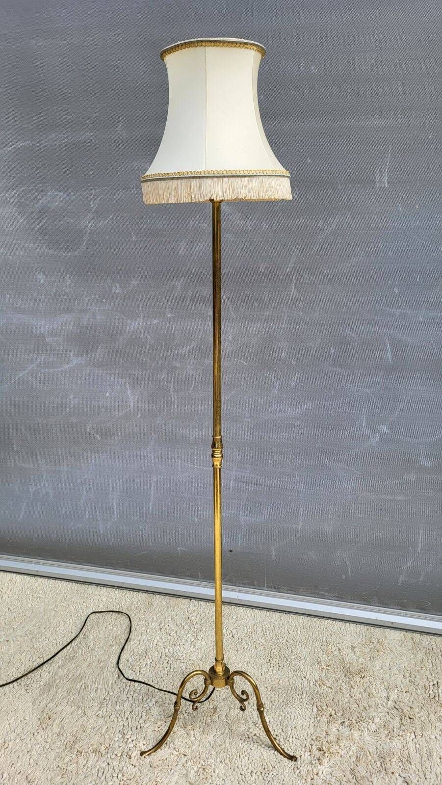 Telescopic floor lamp in gold brass from the 1950s with lampshade.
