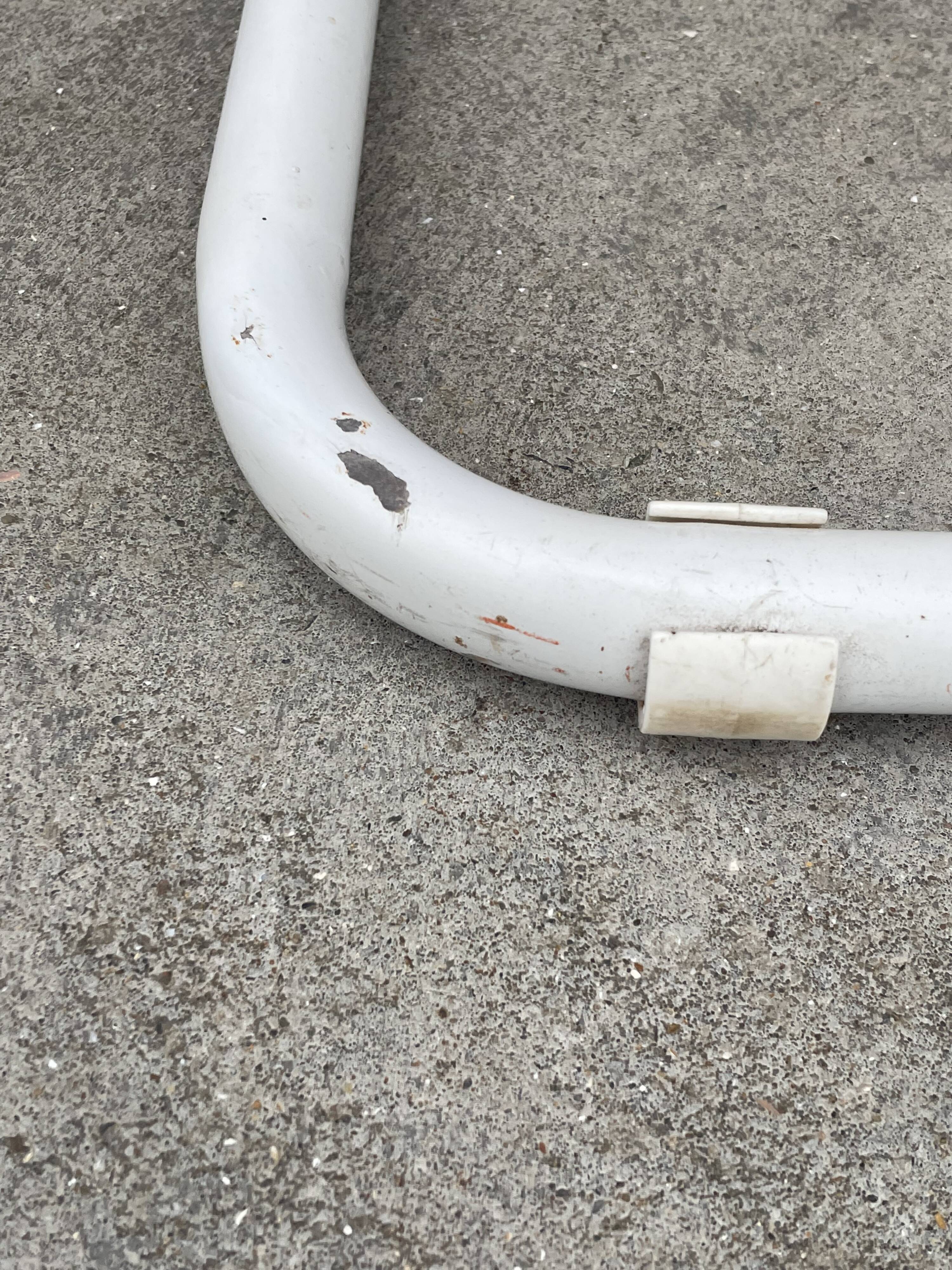 Set of 4 Cesca b32 model chairs in white by Marcel Breuer