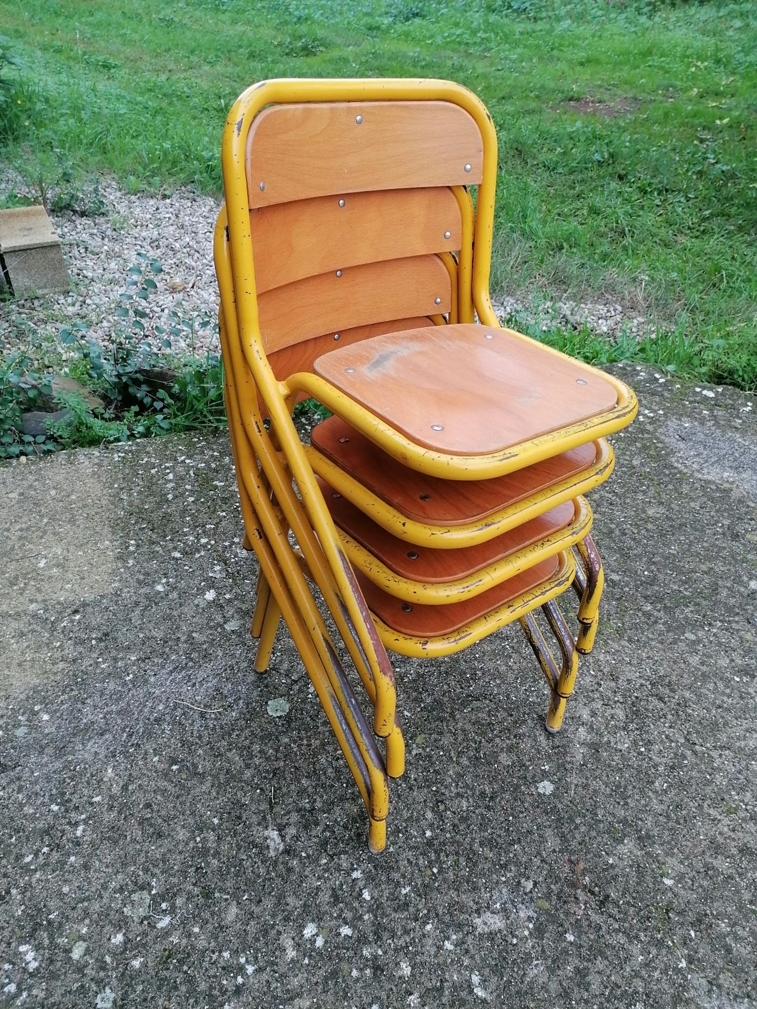 Lot de 4 chaises d'écolier vintage