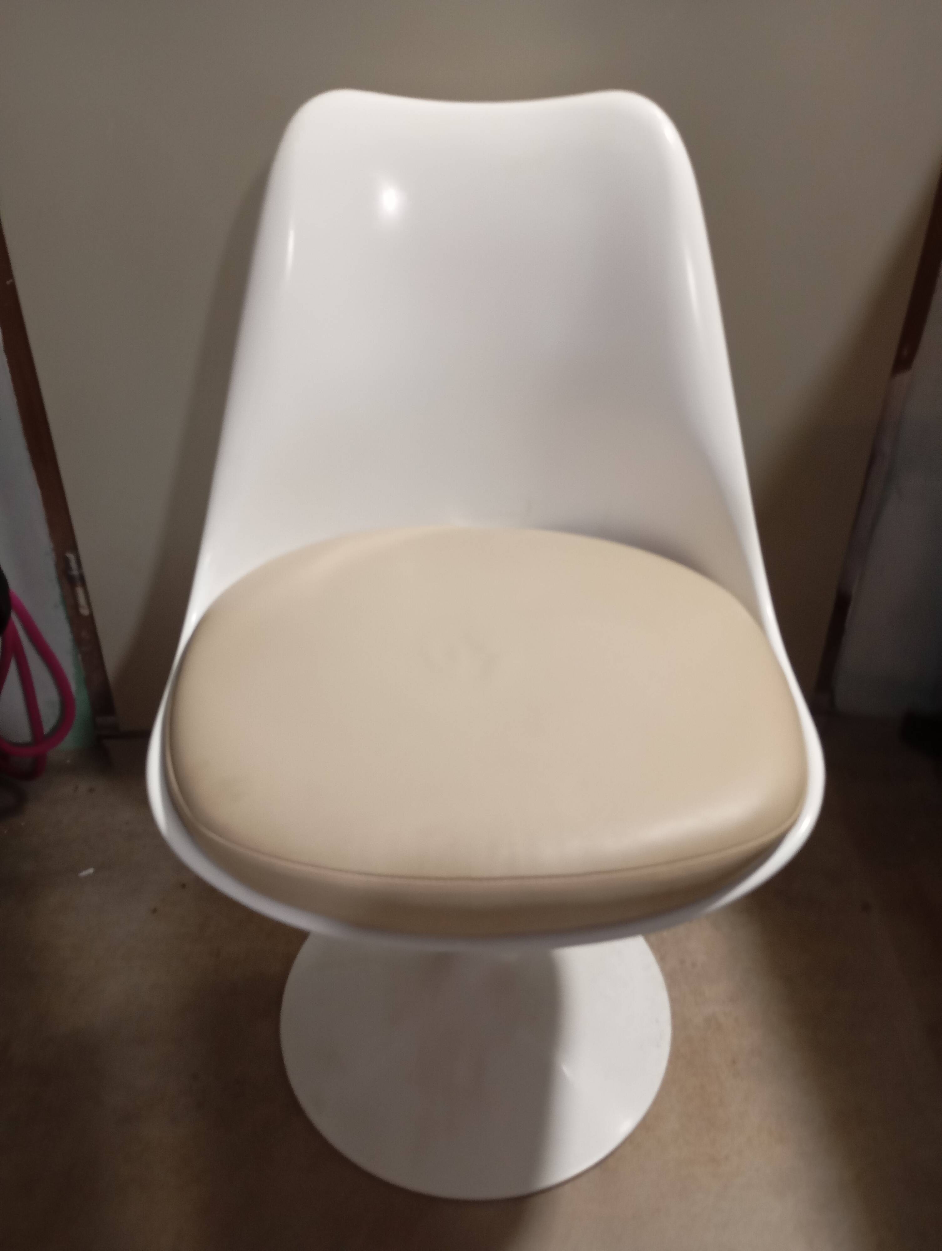 Tulip chairs signed Saarinen for Knollstudio 1956