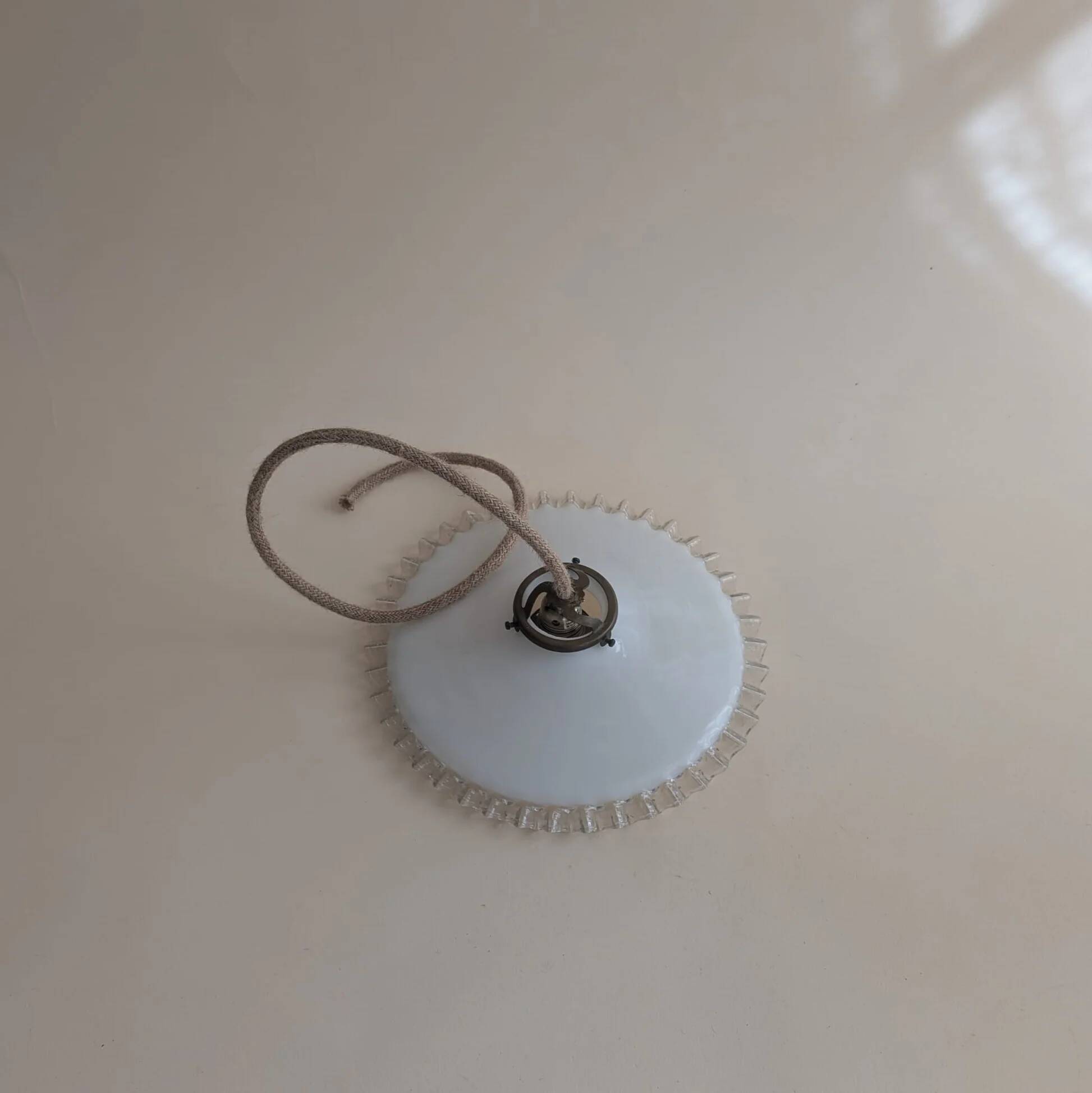 White opaline suspension