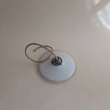 White opaline suspension