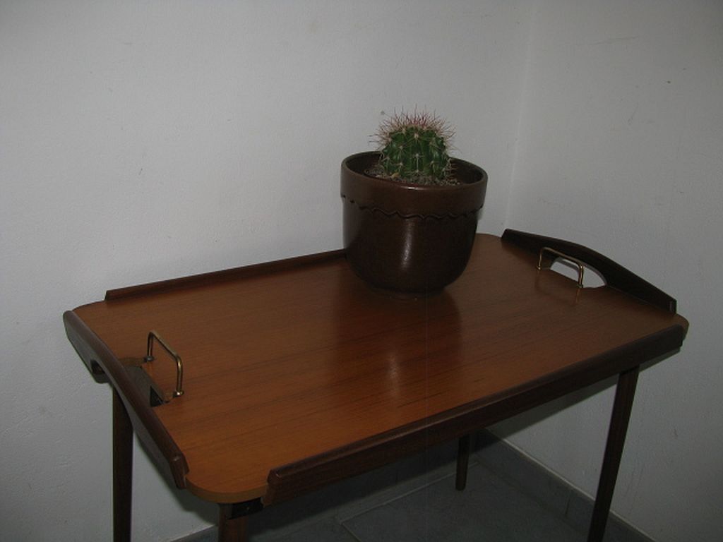 Table d'appoint plateau de service Aase Dreieri Ganddal Norvège  en teck et chêne années 1960