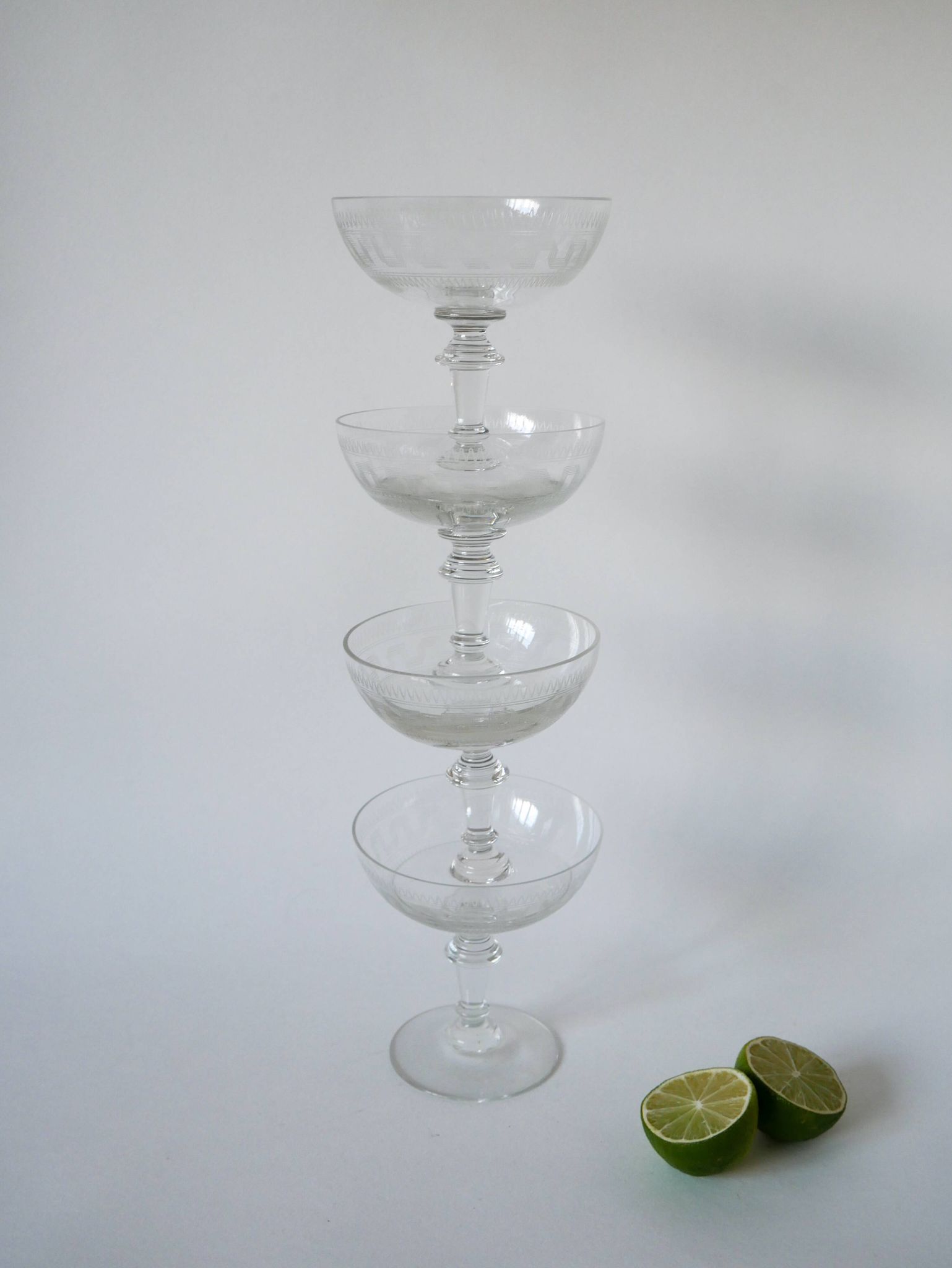 set of 4 large champagne glasses in engraved crystal 1920 11 x 10 cm