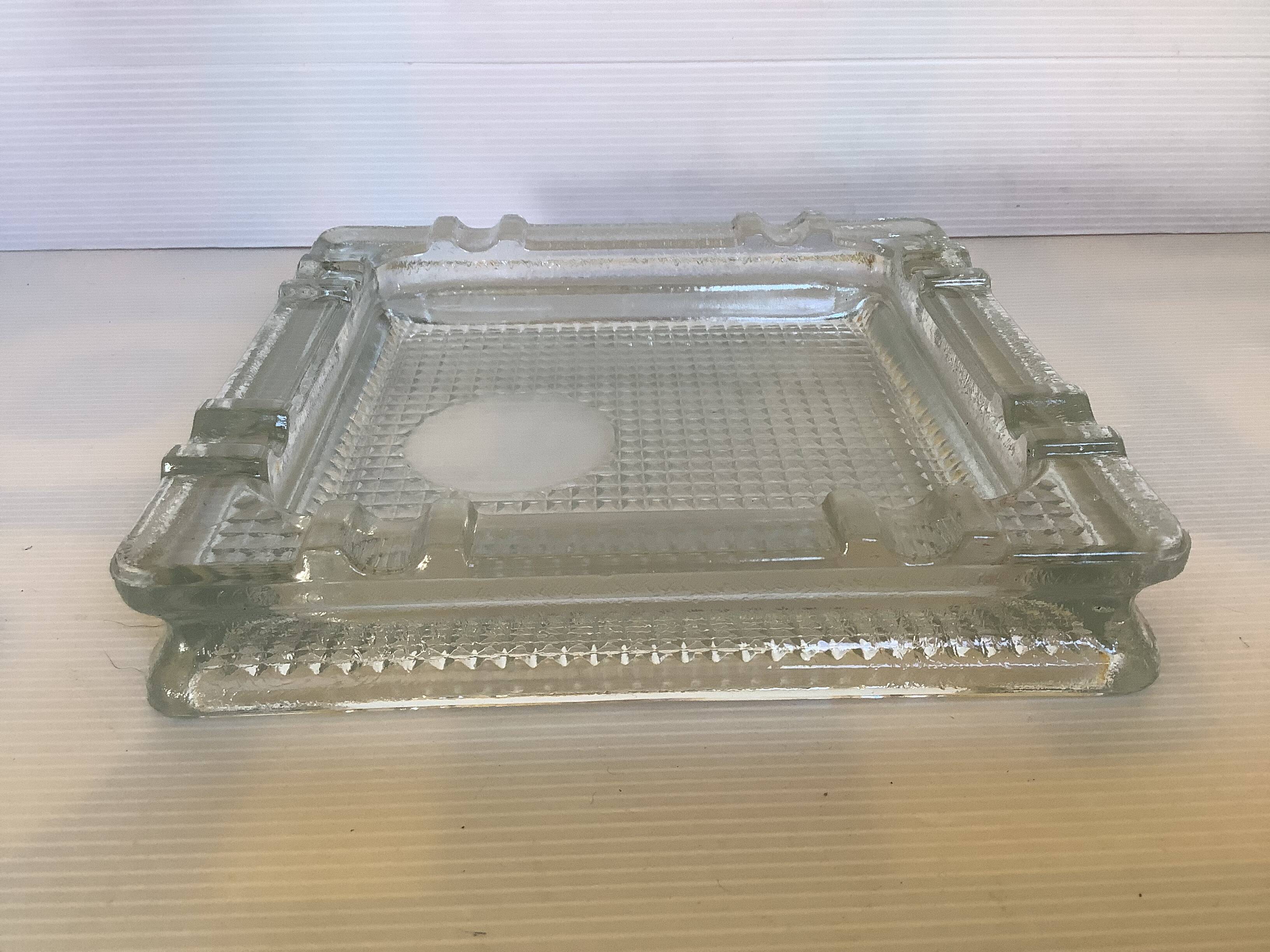 Empty Saint Gobain ashtray pocket with diamond tips