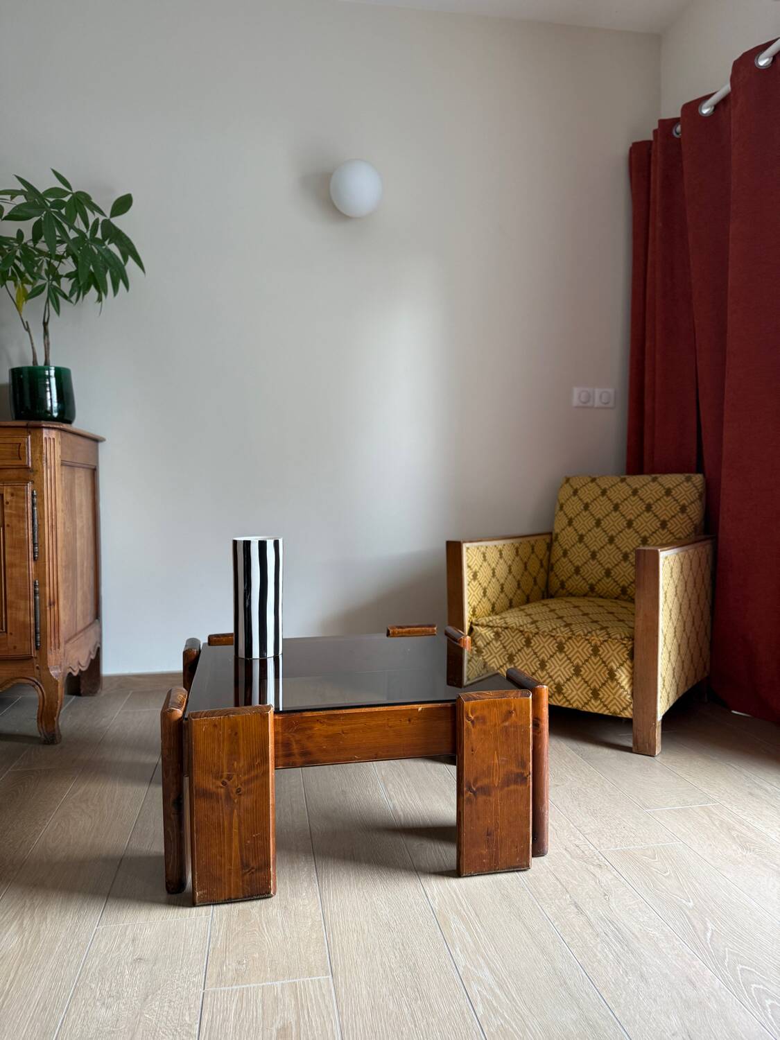 Square coffee table in solid wood and smoked glass – 70s
