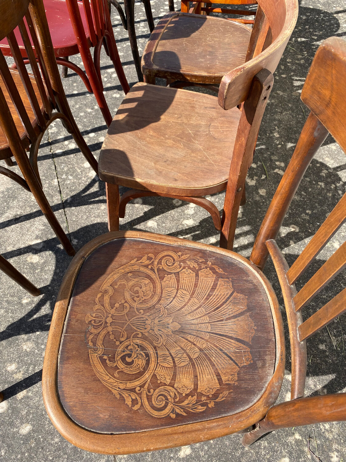 Draper table and its 10 chairs