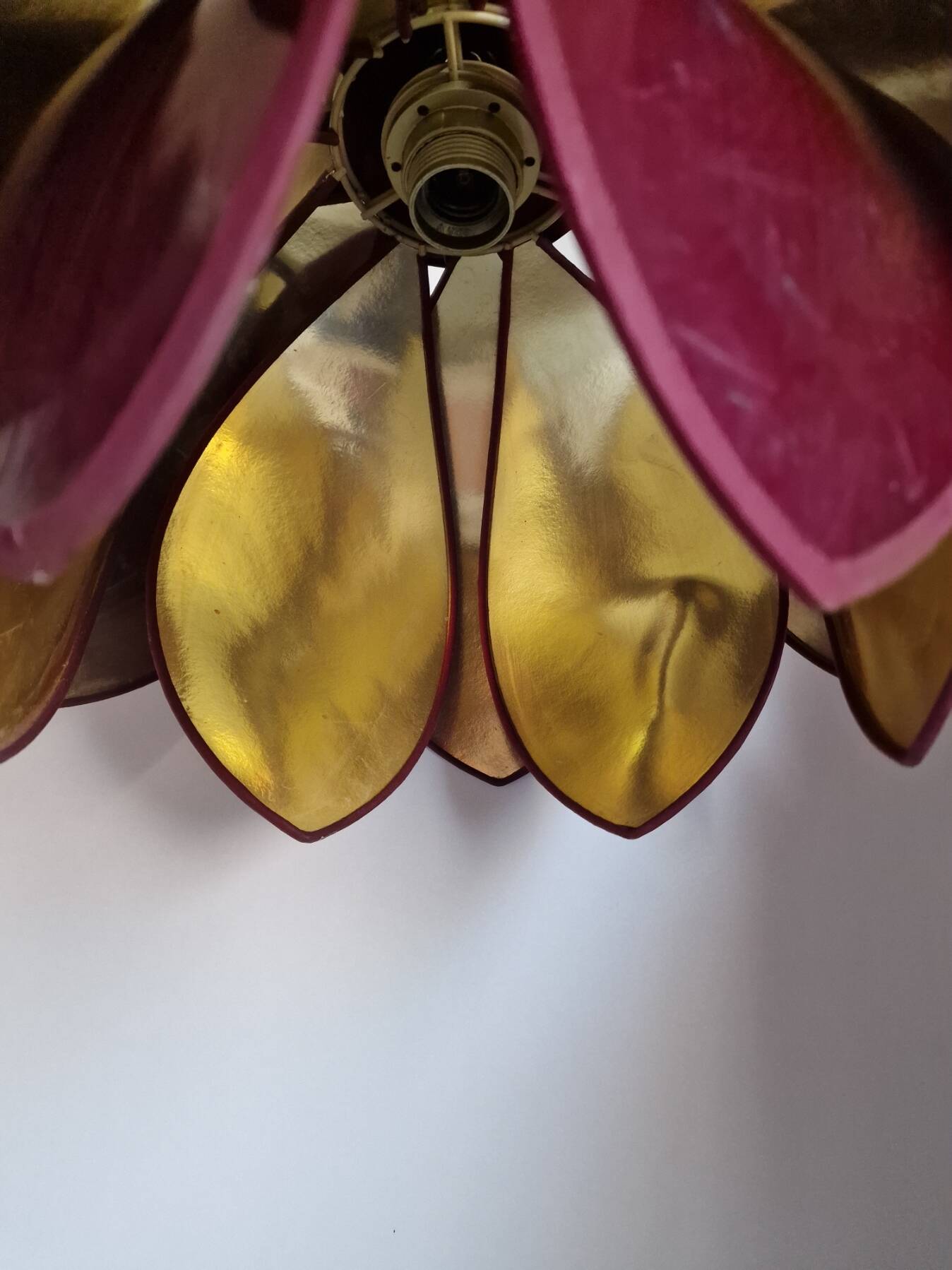 Suspension fleur de Lotus bordeaux de Robert de Schuytener, années 80