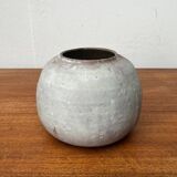 Minimalist vase from a German workshop from the mid-century by Lu and Gerd Grove, 1961.