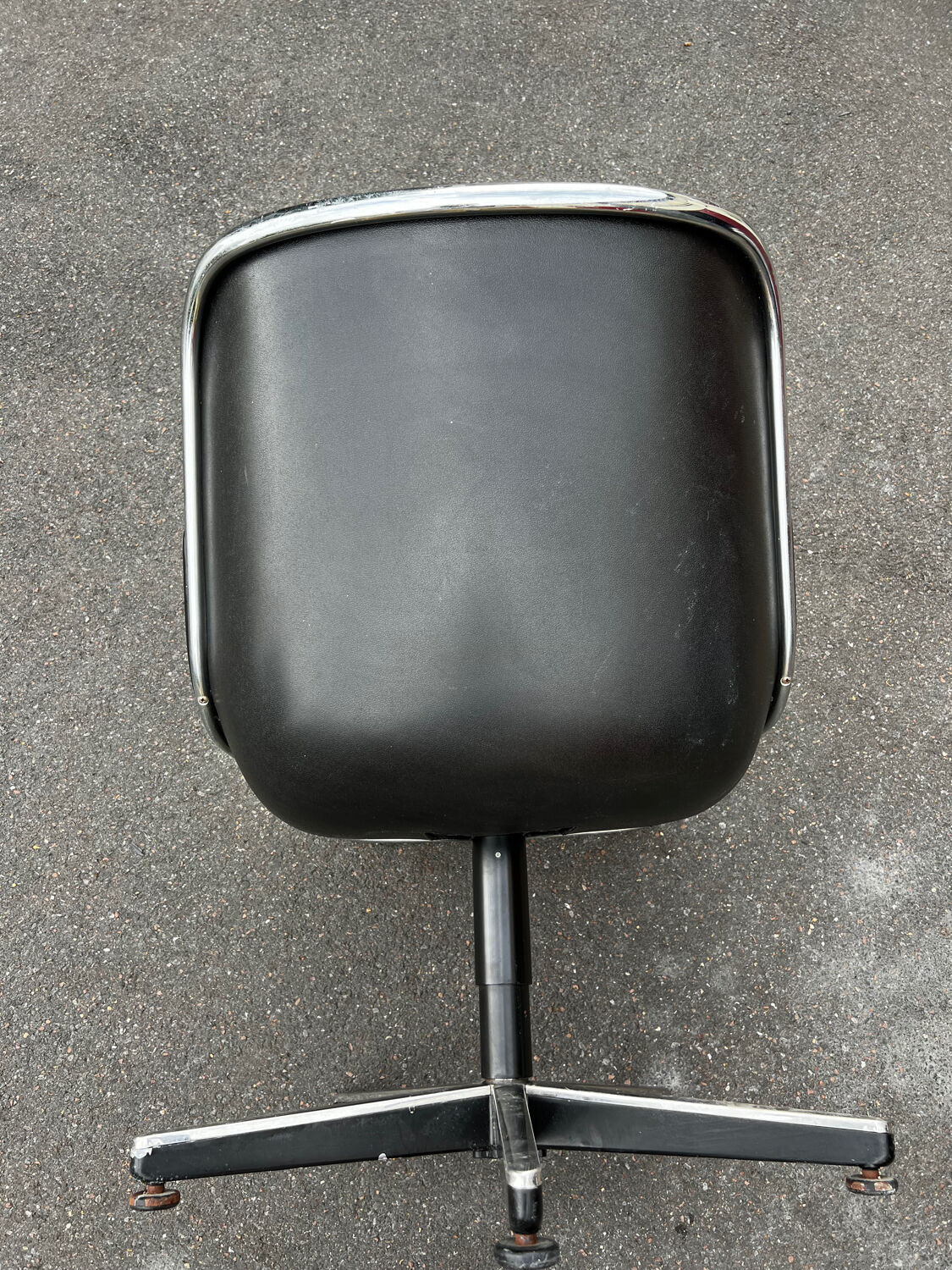 Pollock Knoll edition armchair