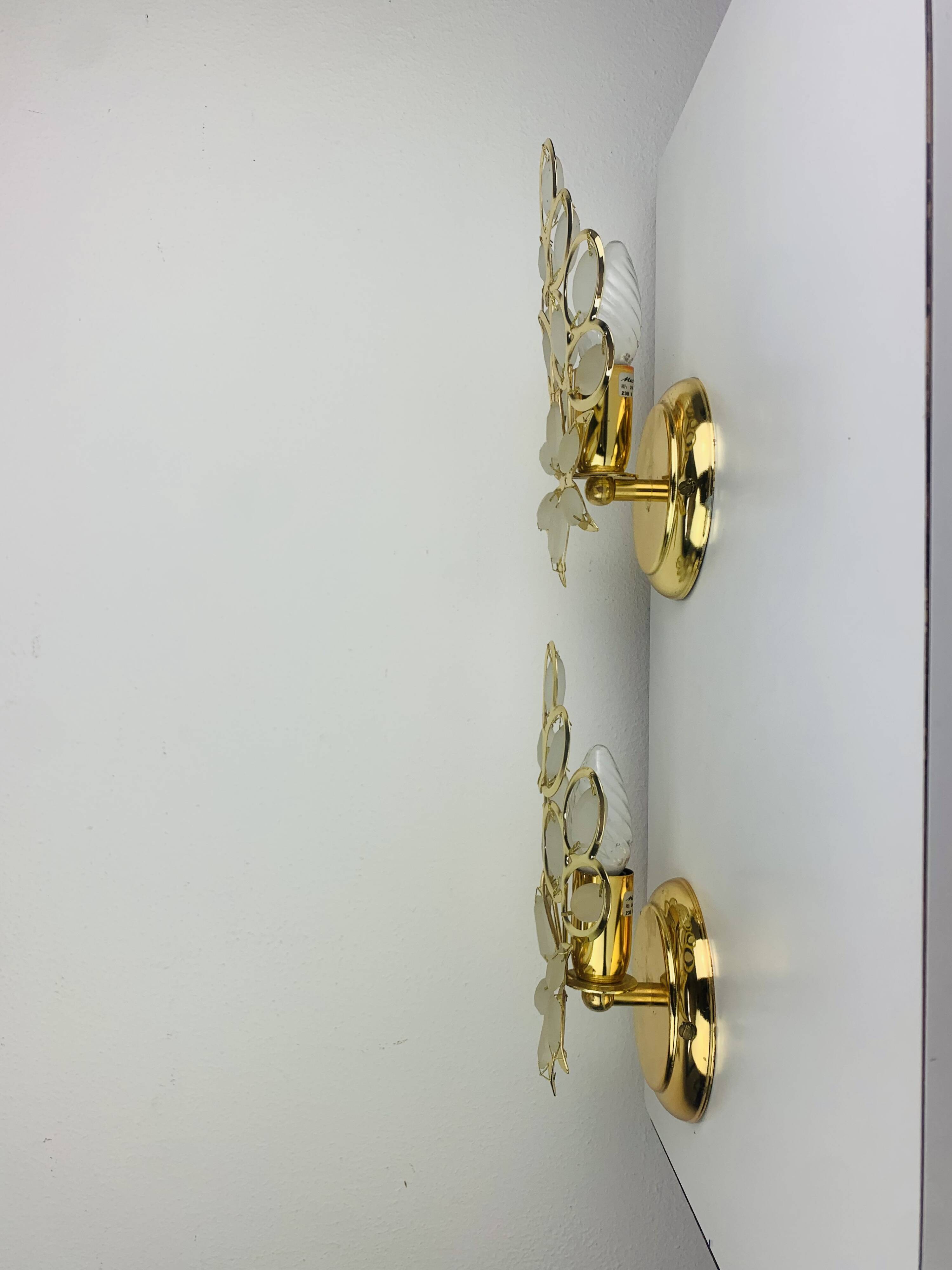 Pair of Hollywood Regency wall lights with glass and gold metal pendants Mathias