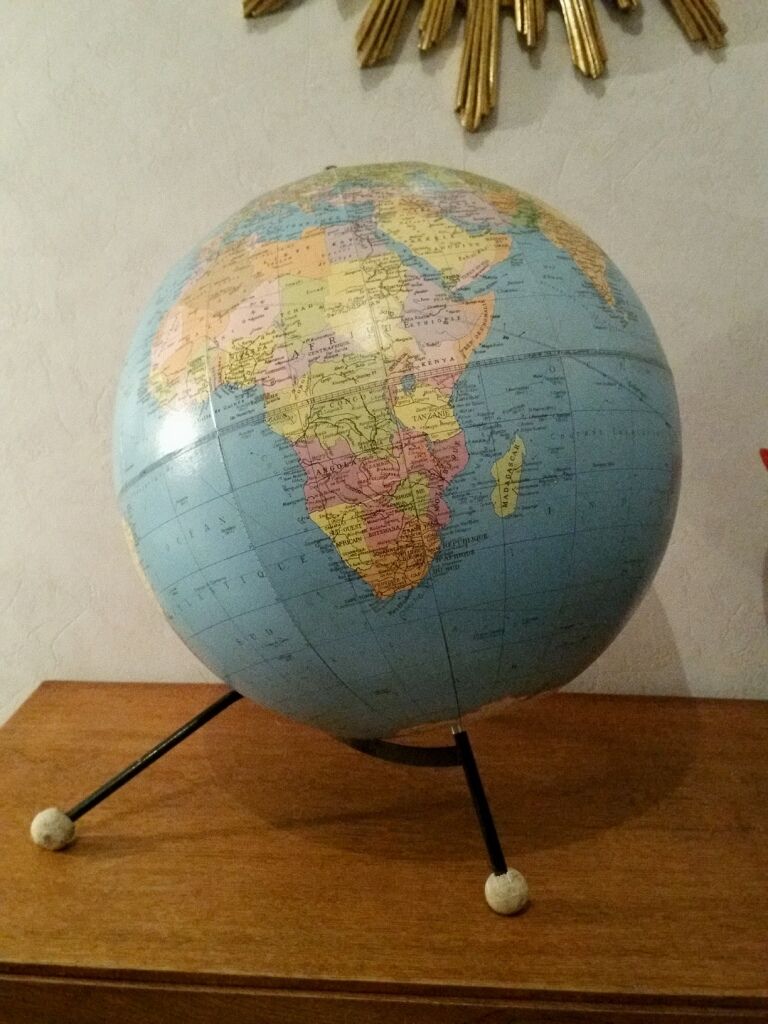 Terrestrial globe