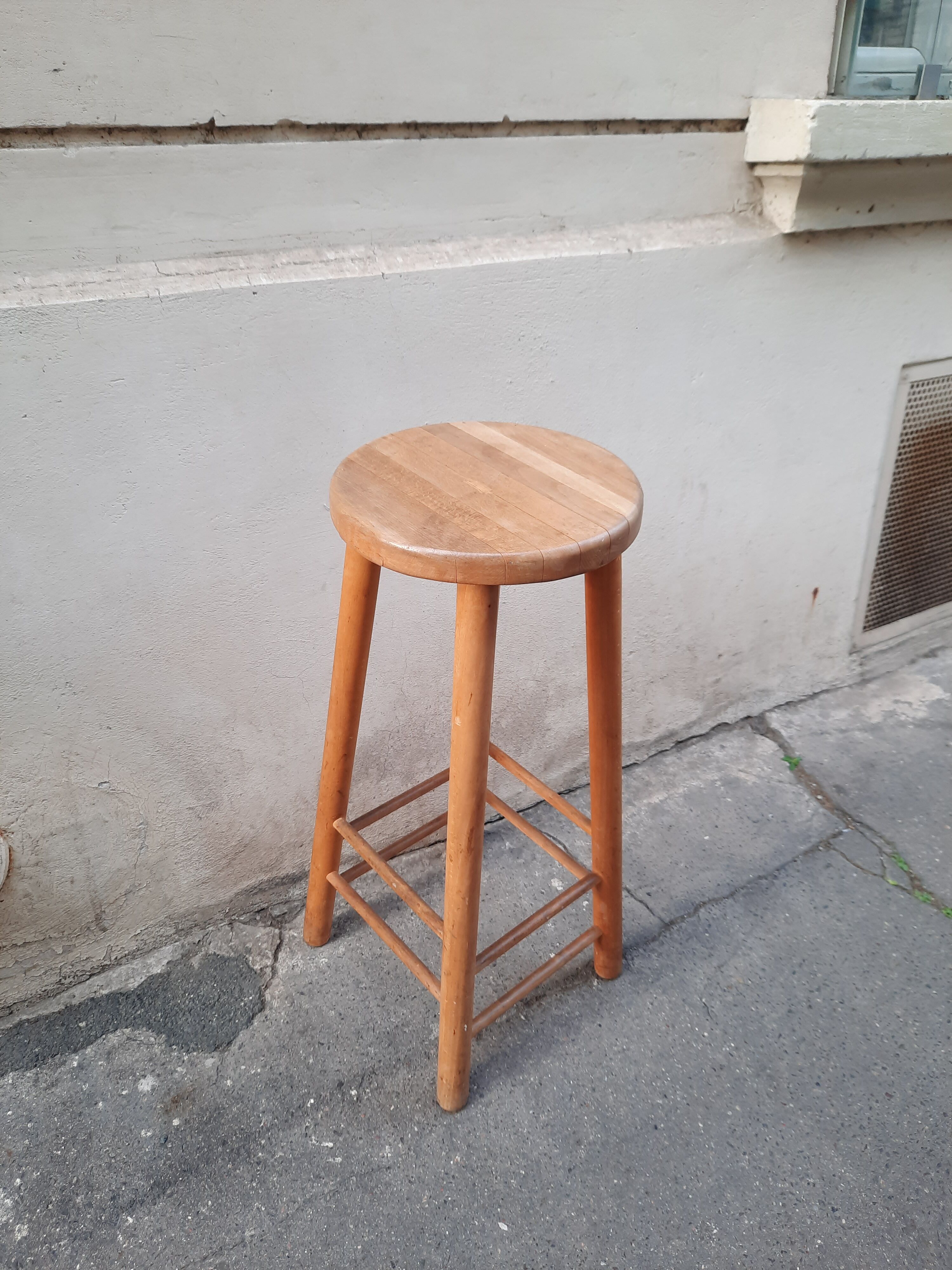 Bar stool