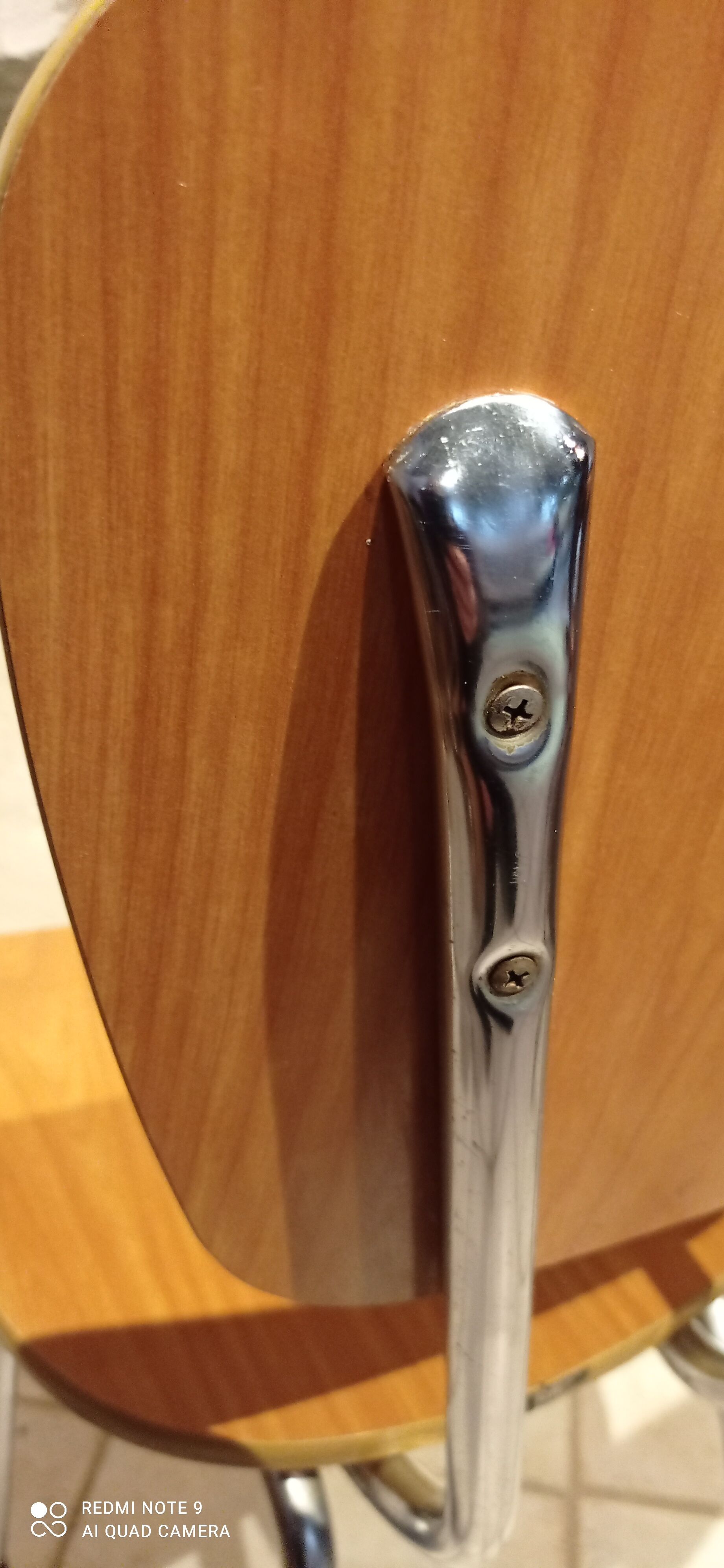 Griffon formica chair