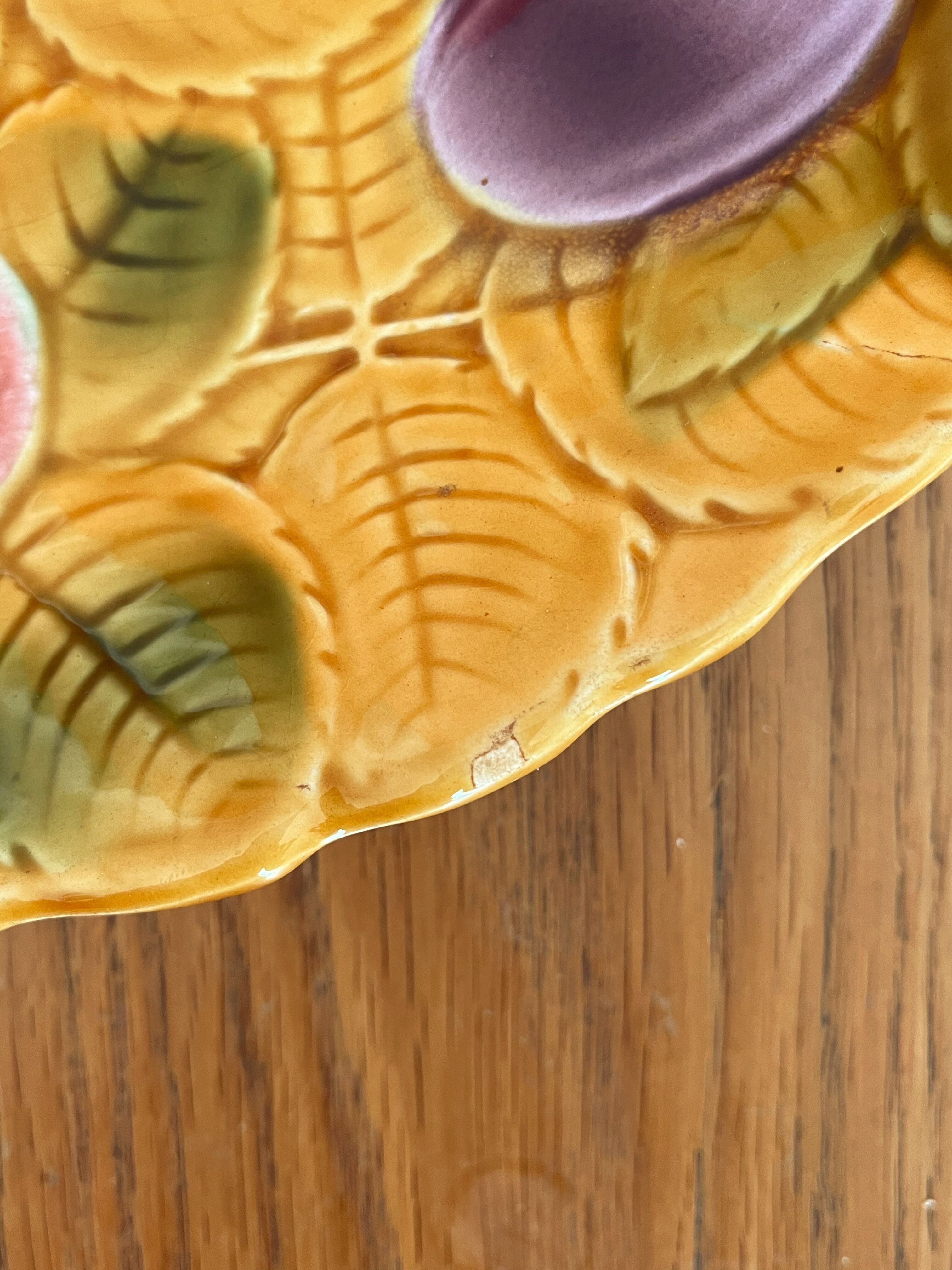 Round earthenware dish decorated with fruit in Sarreguemines slipware