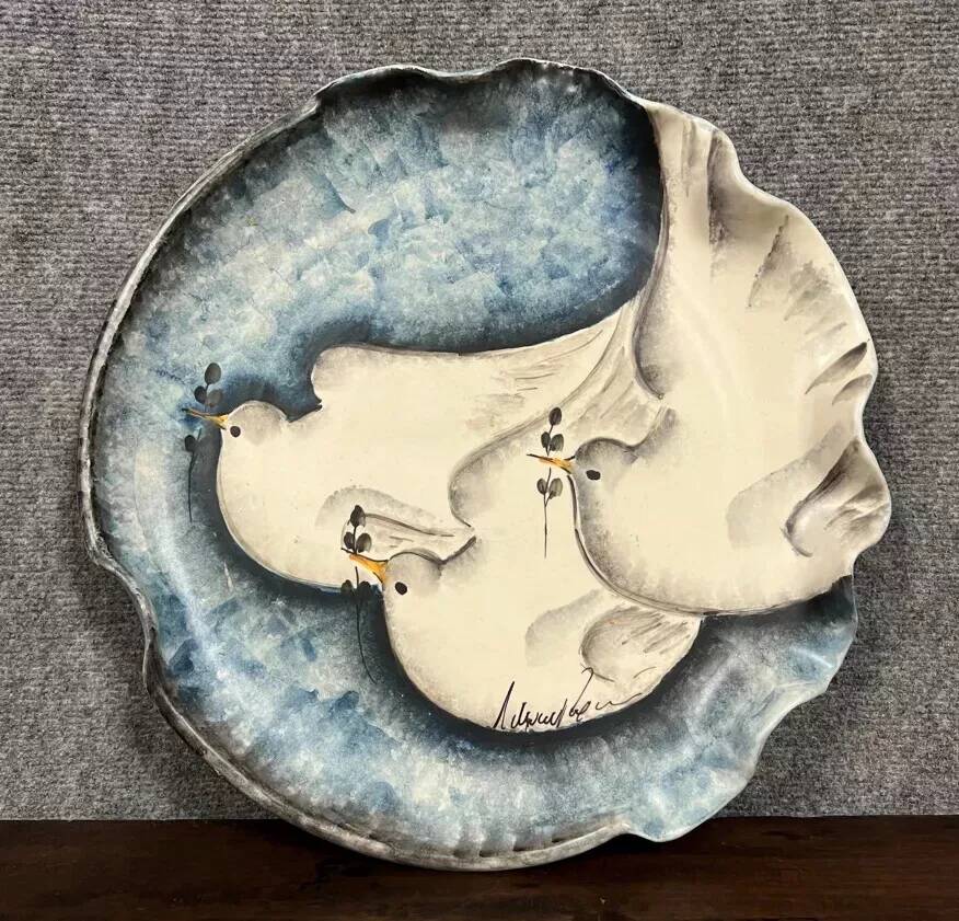 Art Deco ceramics circa 1940: large dove-shaped dish signed