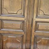 French handcrafted oak wardrobe – House of Centuries