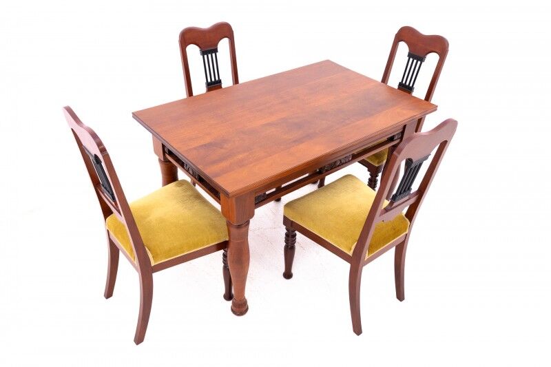 Table with four chairs from the early 20th century