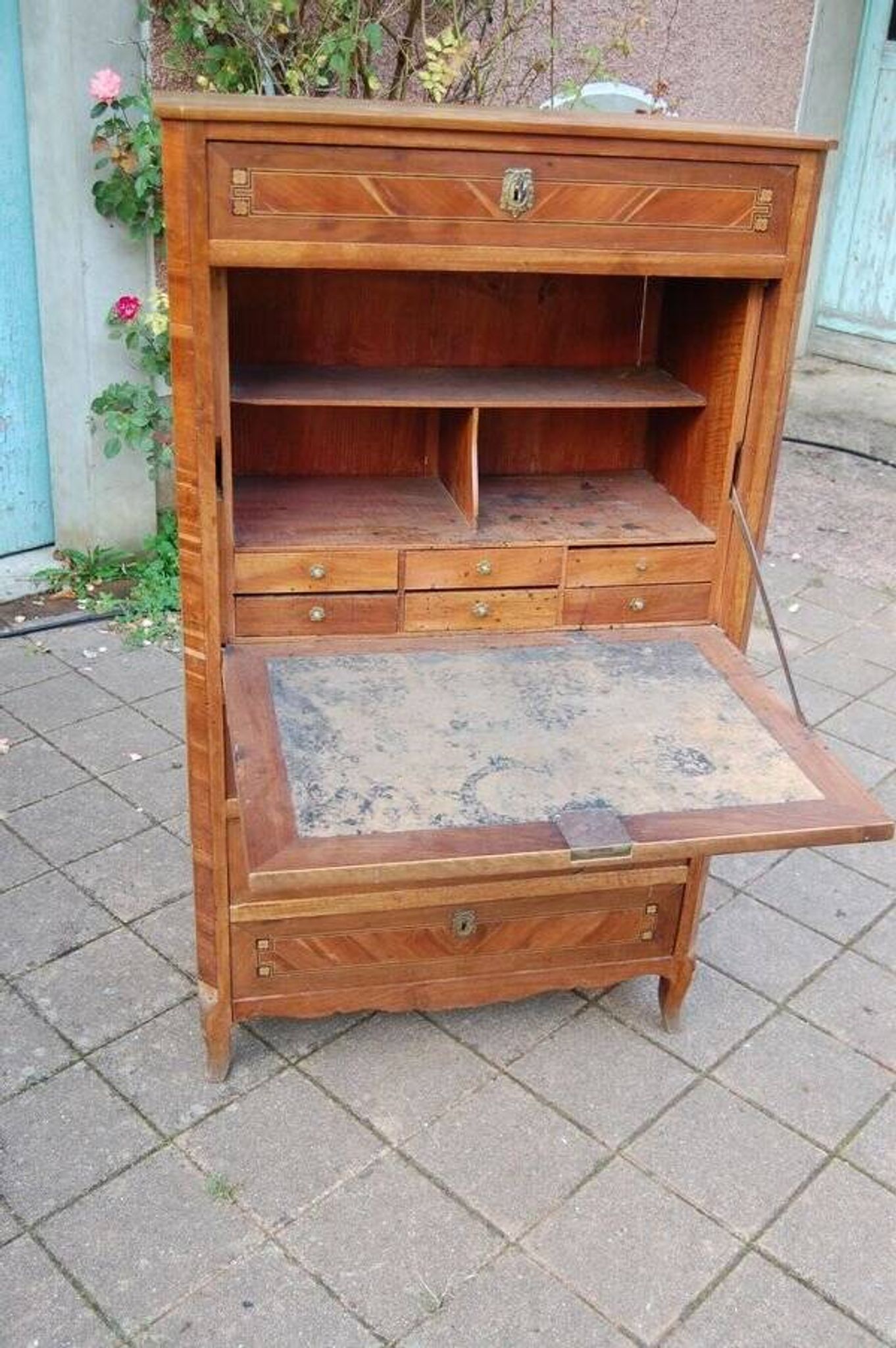 Louis XVI period walnut chest of drawers from the 18th century