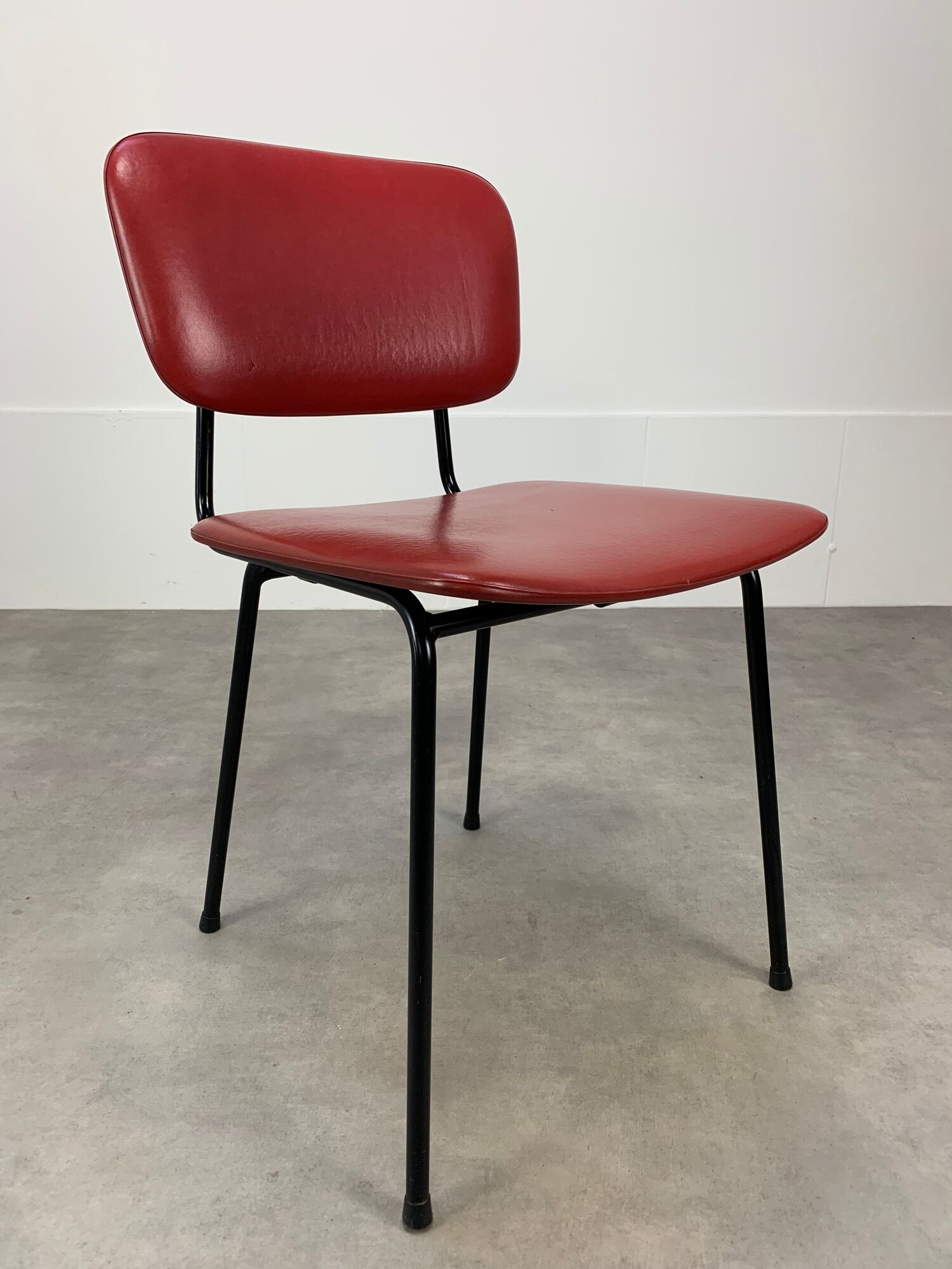 Airborne chair model Carolina Prefacto, 1950, metal and red skaï