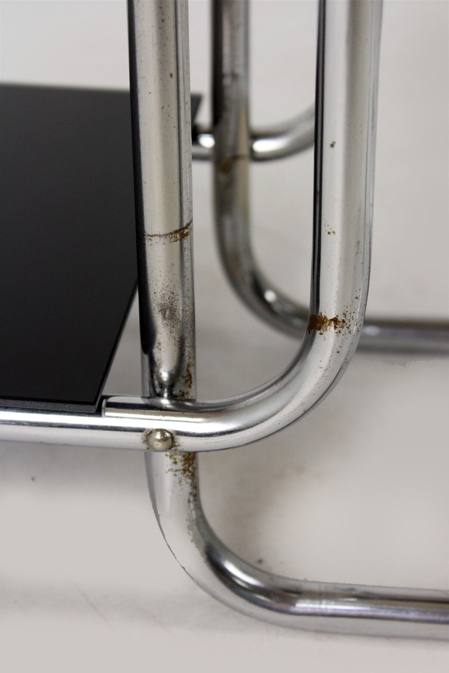 Bauhaus chromed tubular steel shelf, 1940s