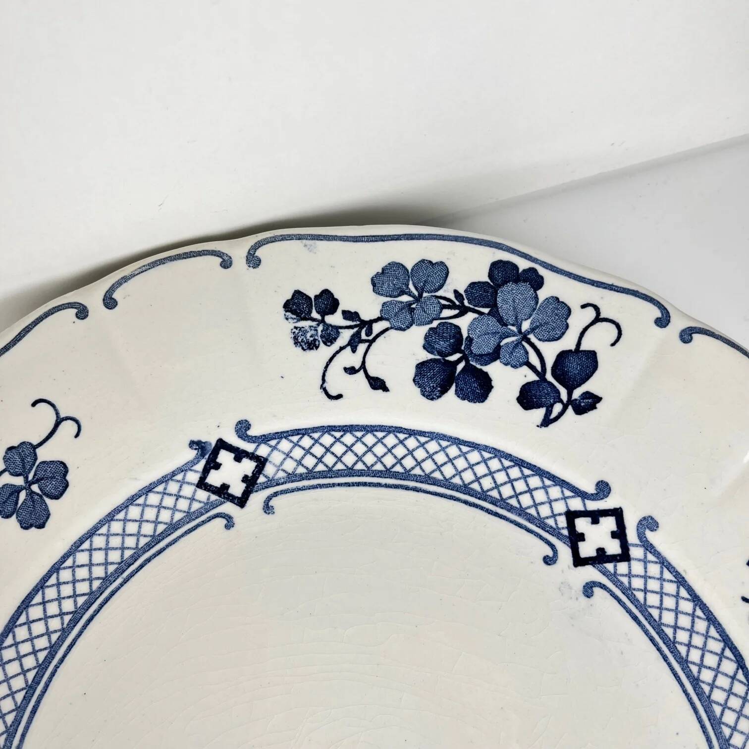 Set of 6 flat plates Terre de Fer KG Lunéville, model "Jane", blue, 1890-1915