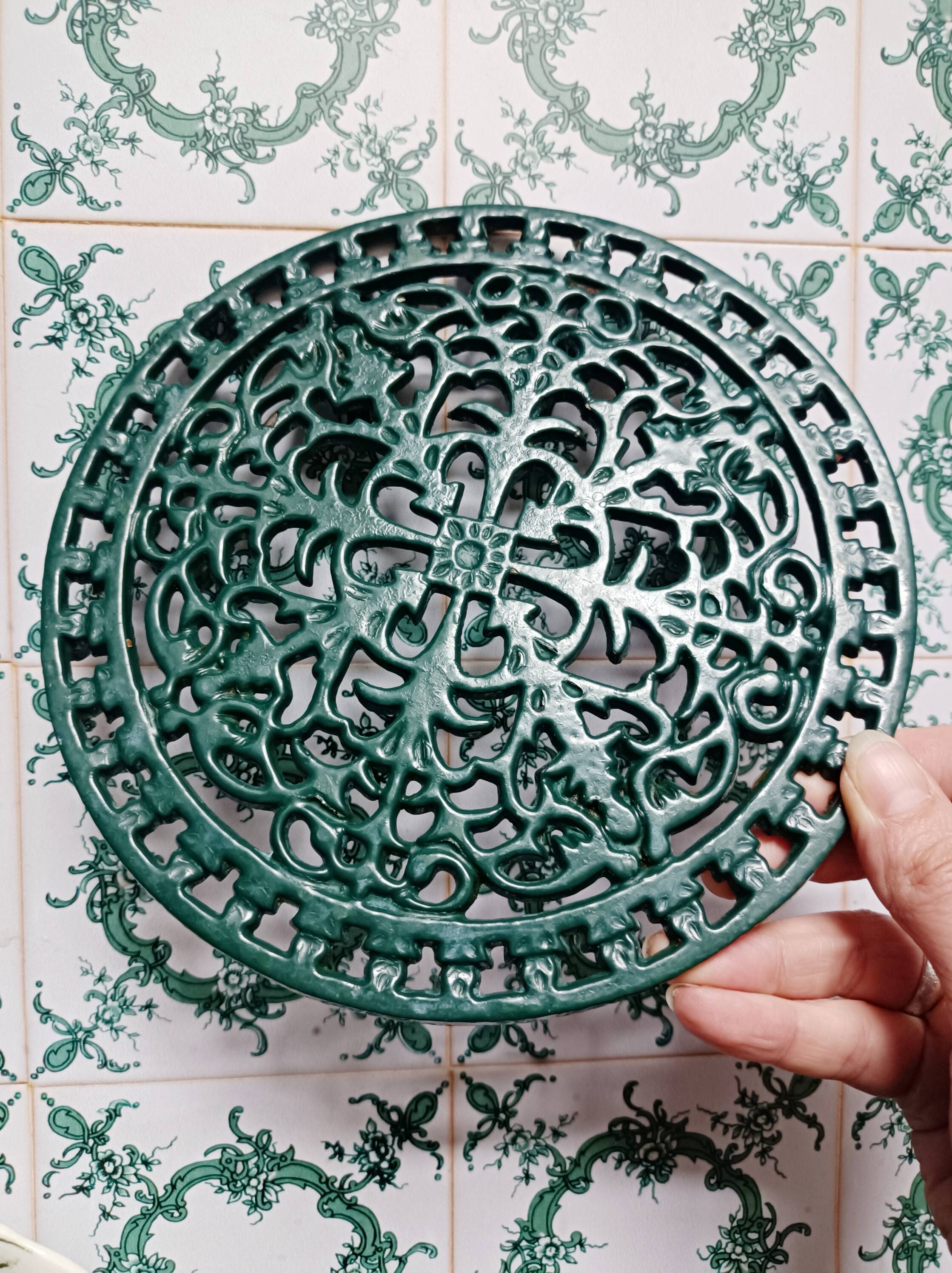 Cast iron trivet