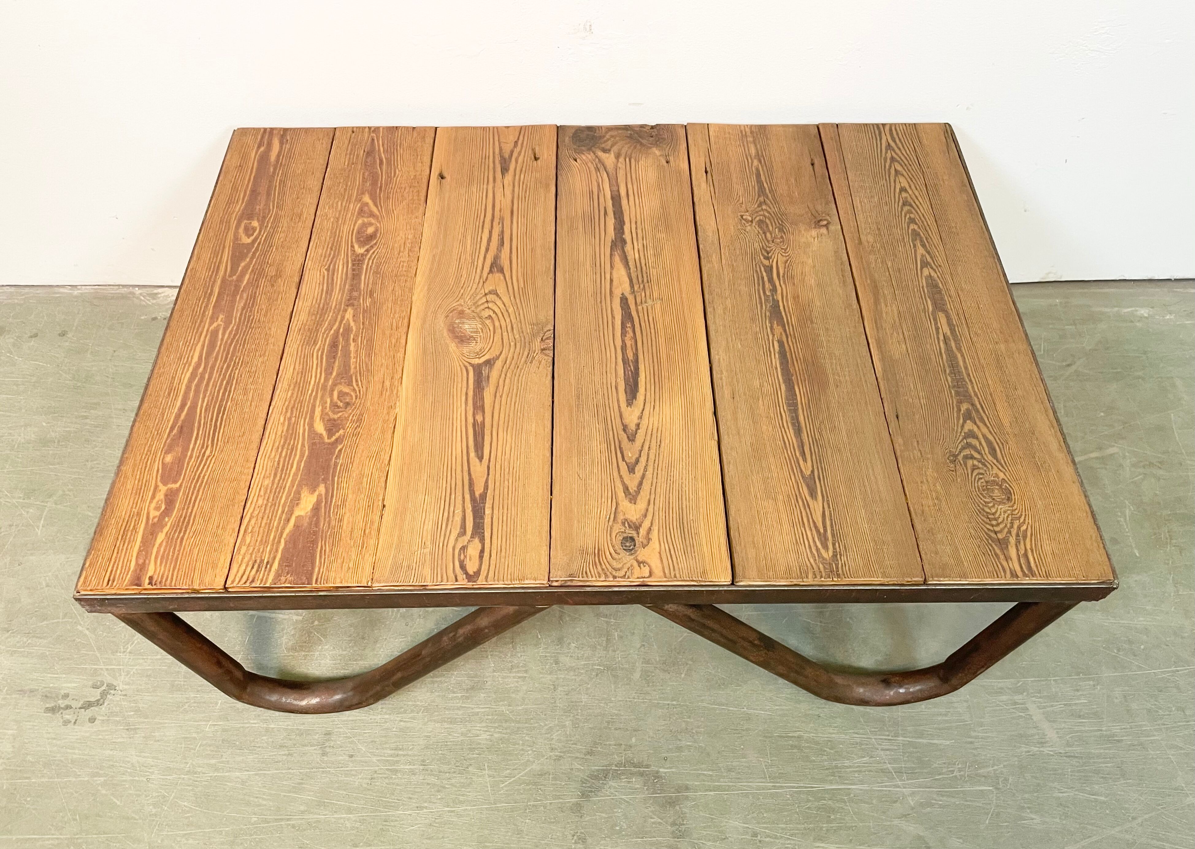 Table basse industrielle, années 1960