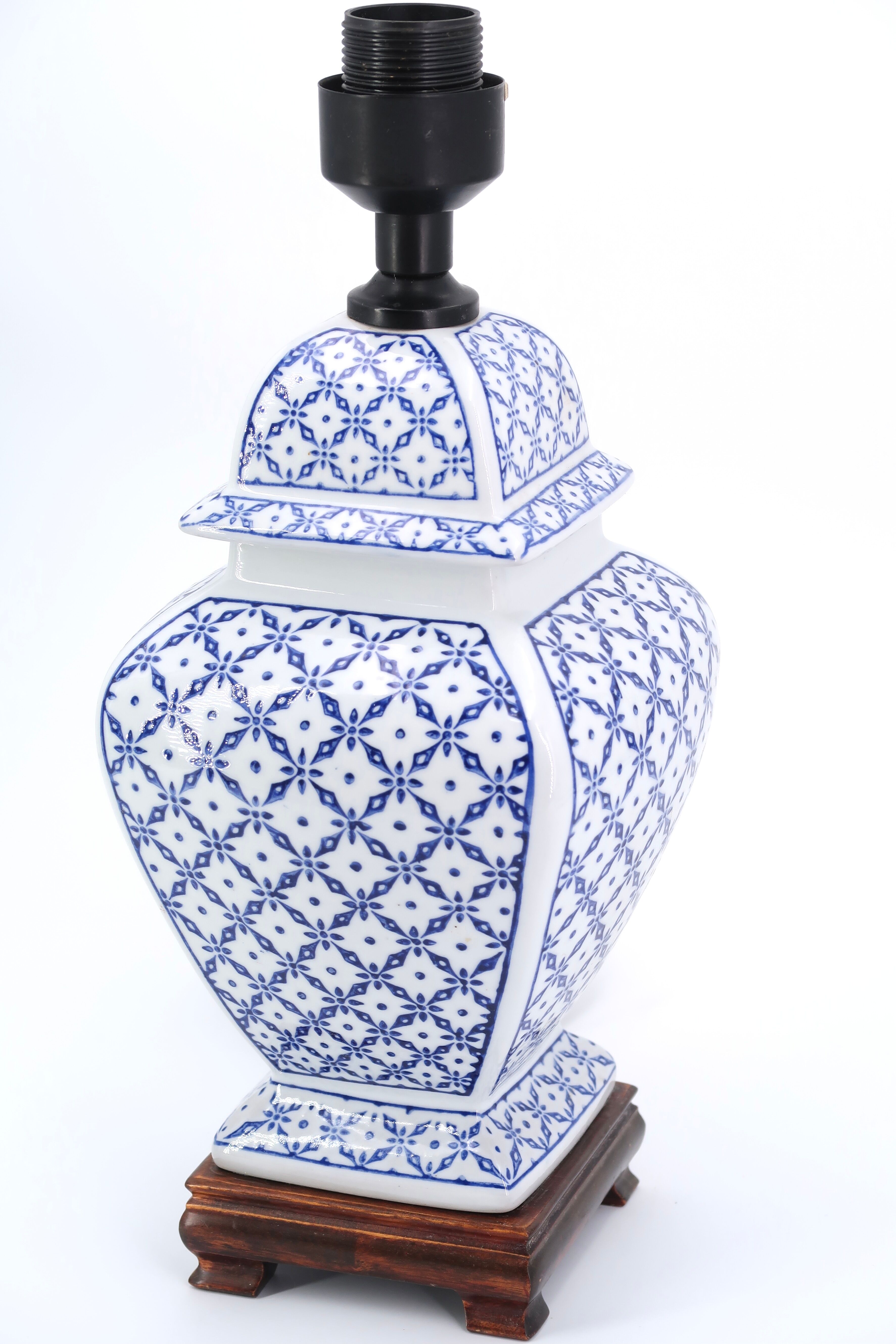 White and blue porcelain lamp