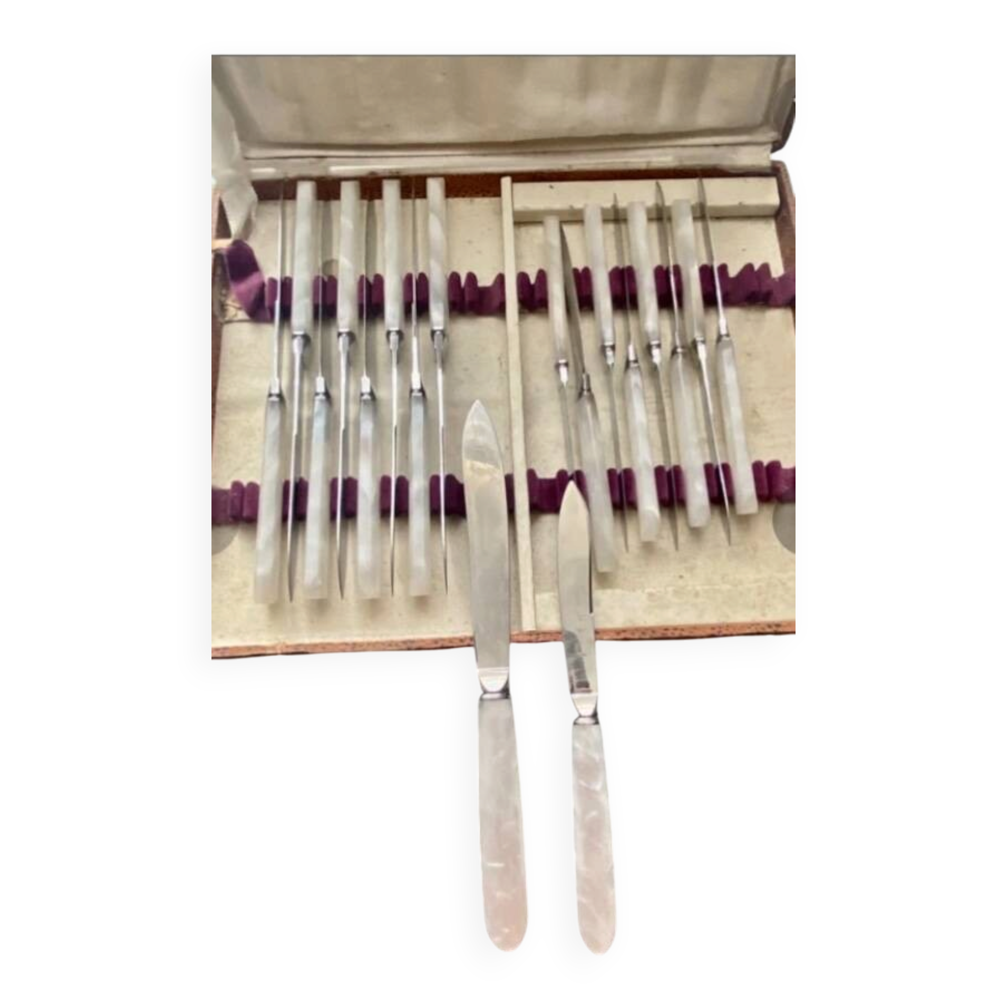 Cutlery sets, knives. Cutler Claude Sauzedde.