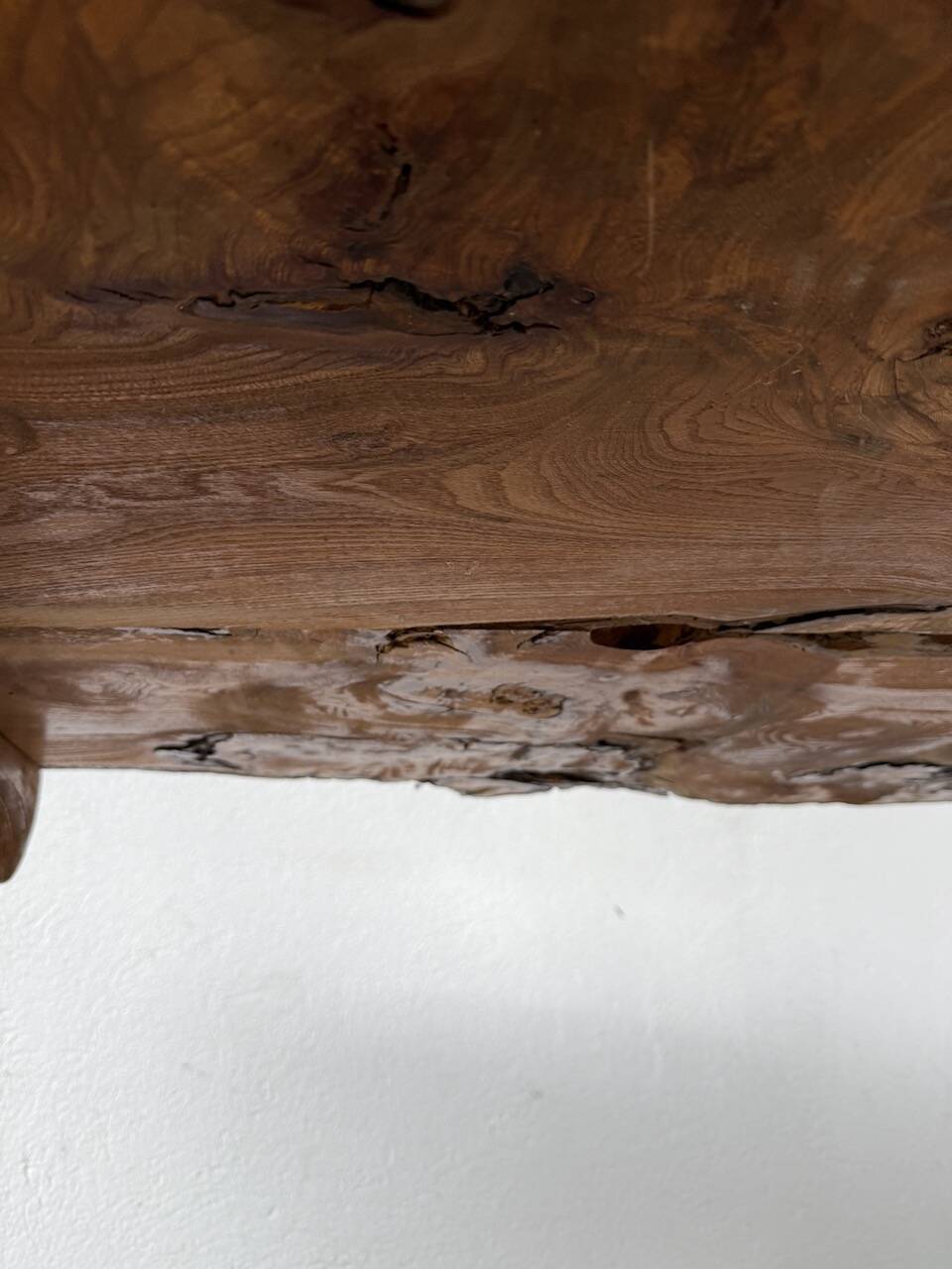 Table artisanale en orme massif, art populaire