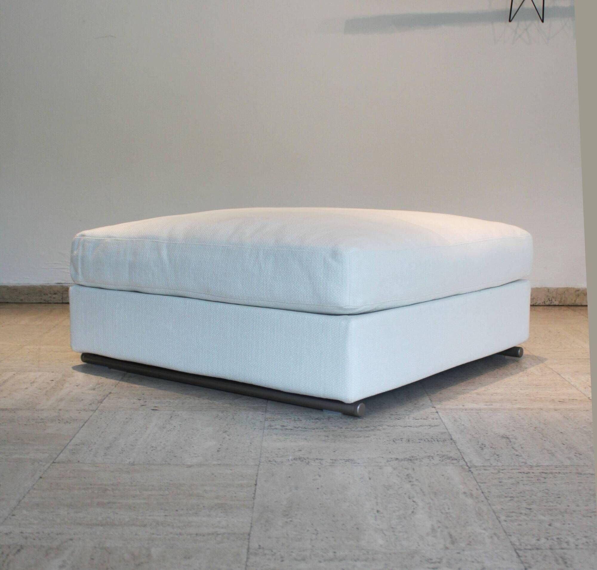 Freetown ottoman model by Camerich. Freetown ottoman model by Camerich.