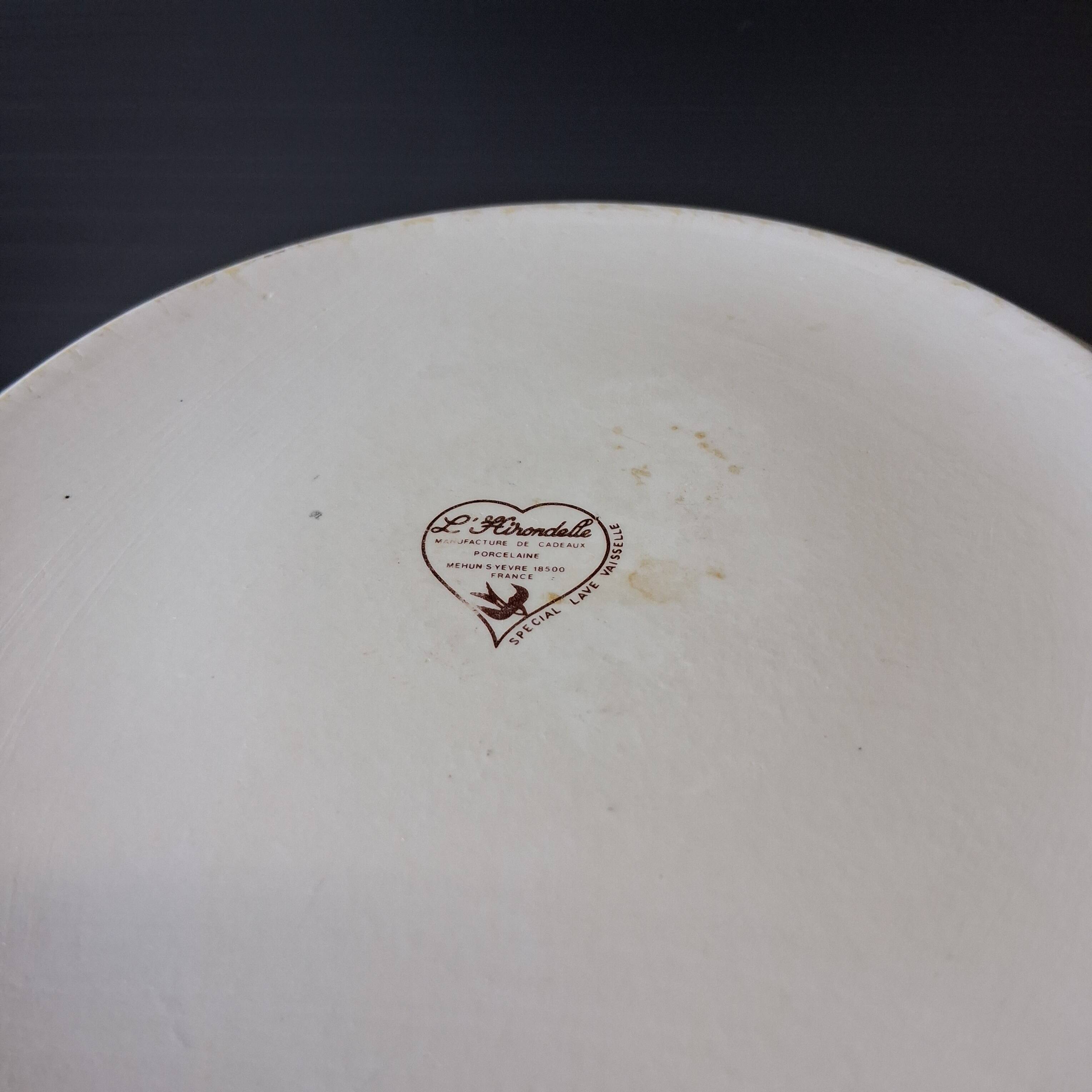 Very large porcelain salad bowl in very good condition from L'hirondelle Meh.