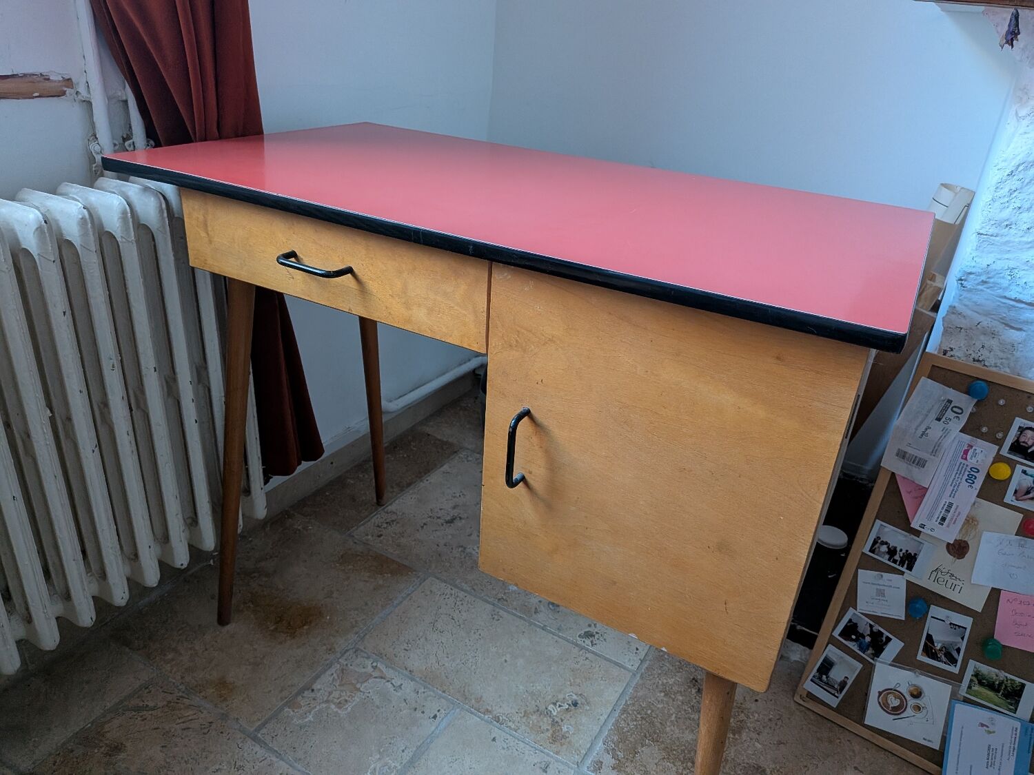 Bureau vintage Baumann à pieds compas