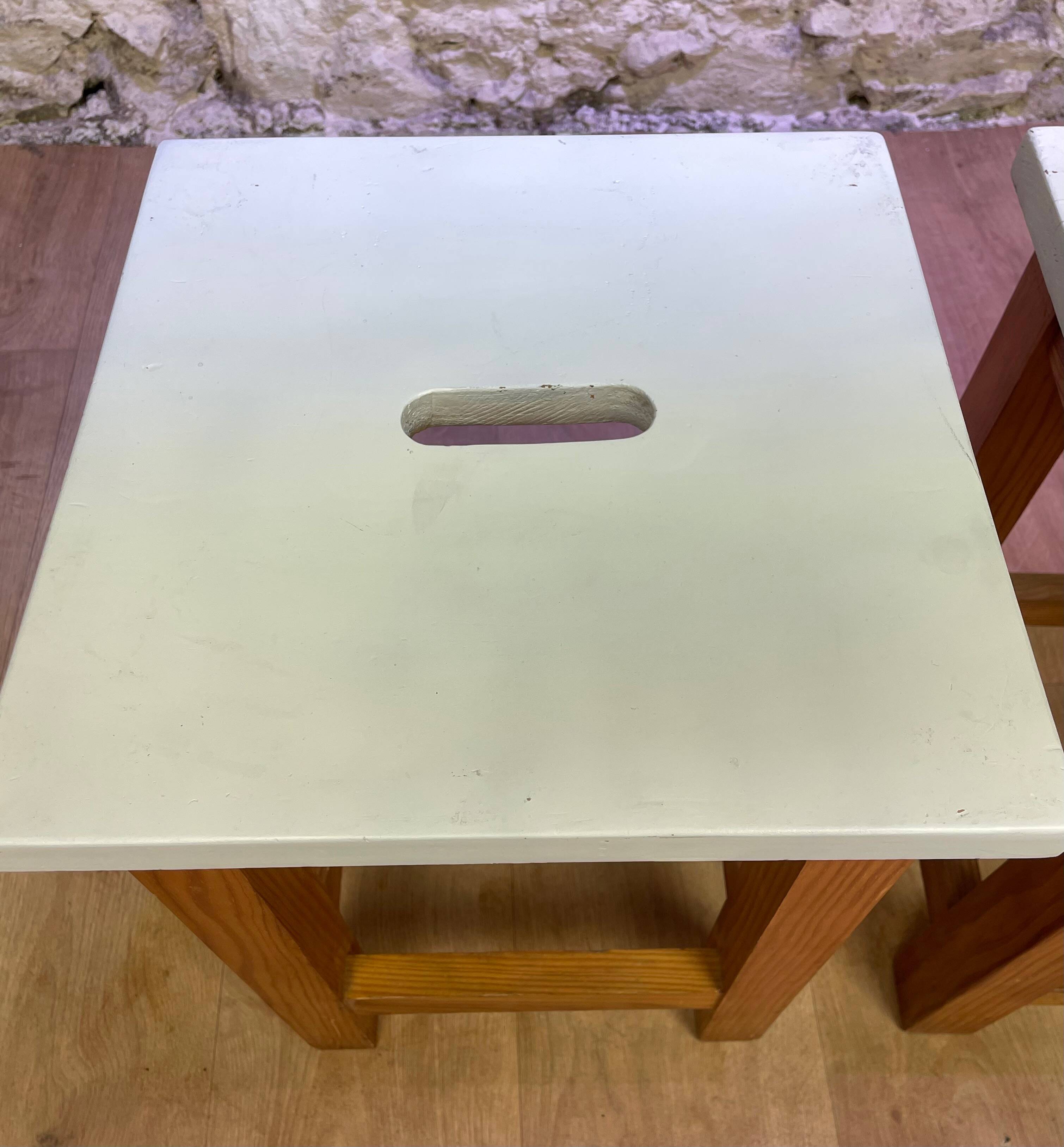 Paire de tabourets en pin assise carrée