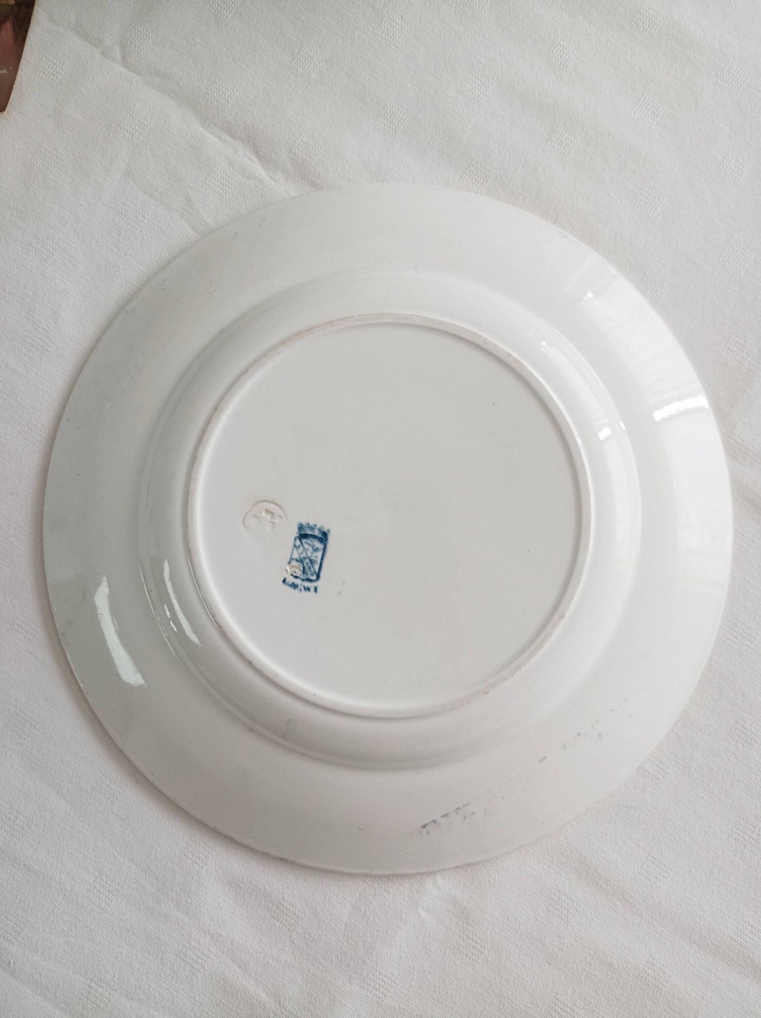 Plat rond terre de fer Longwy Cyrano