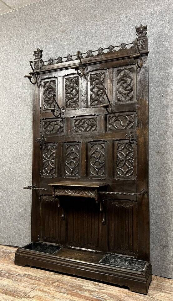 Neo-Gothic coat rack in carved oak, 19th century