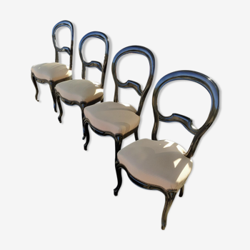 Série de quatre chaises époque Napoléon 3, assise refaite, en parfait état.