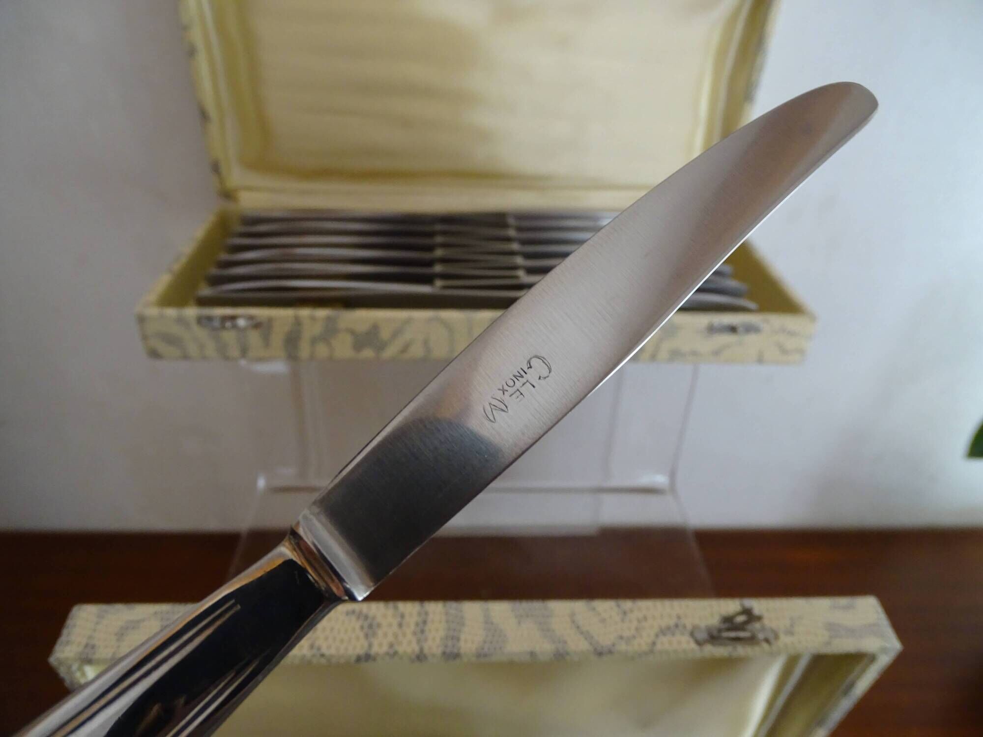 24 Art Deco style stainless steel knives - 12 desserts and 12 cheeses - In boxes
