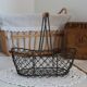 Petit panier à œufs métal et bois vintage rustique