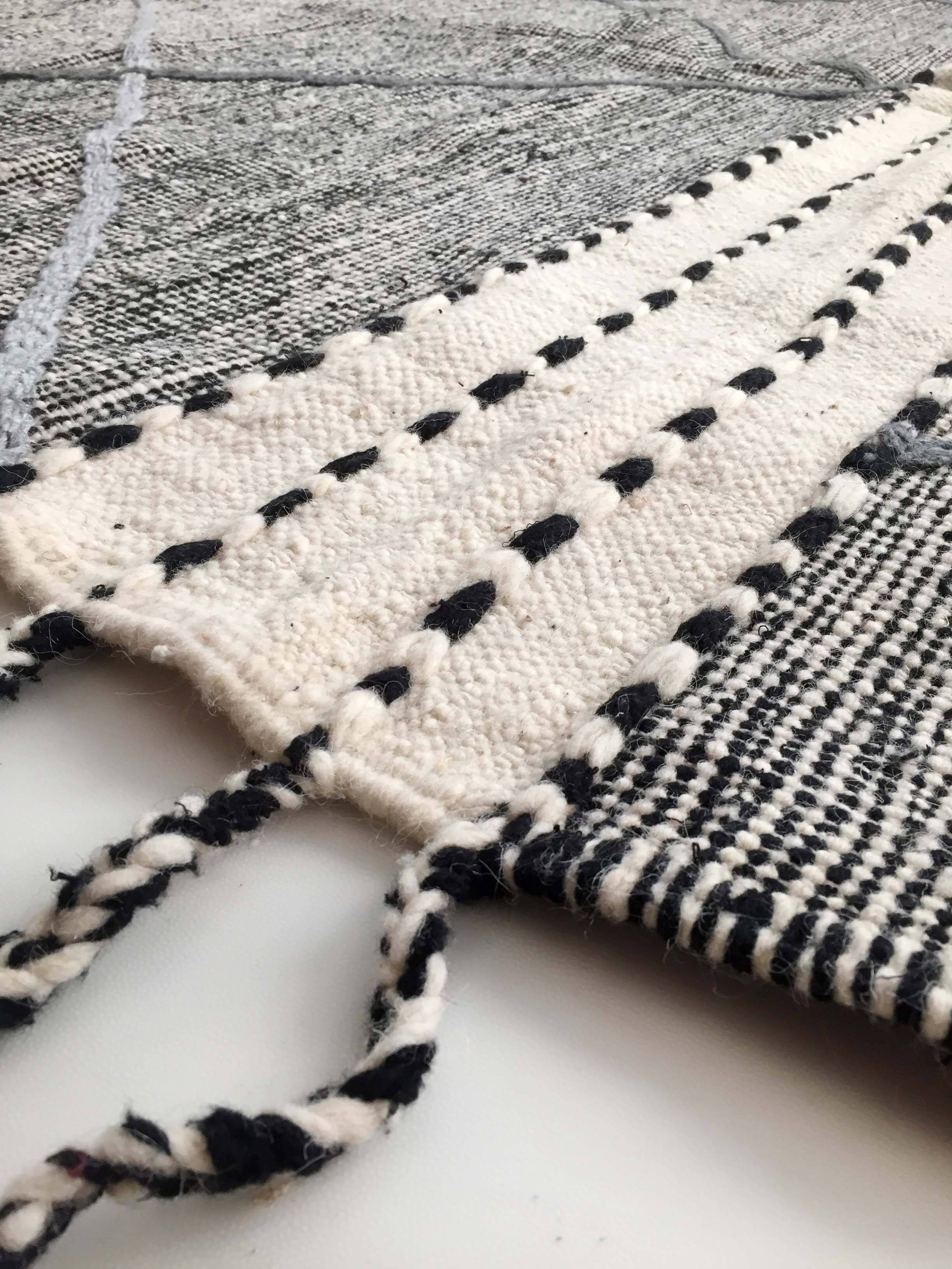 Moroccan Berber kilim Zanafi black and white 3.10x1.80m