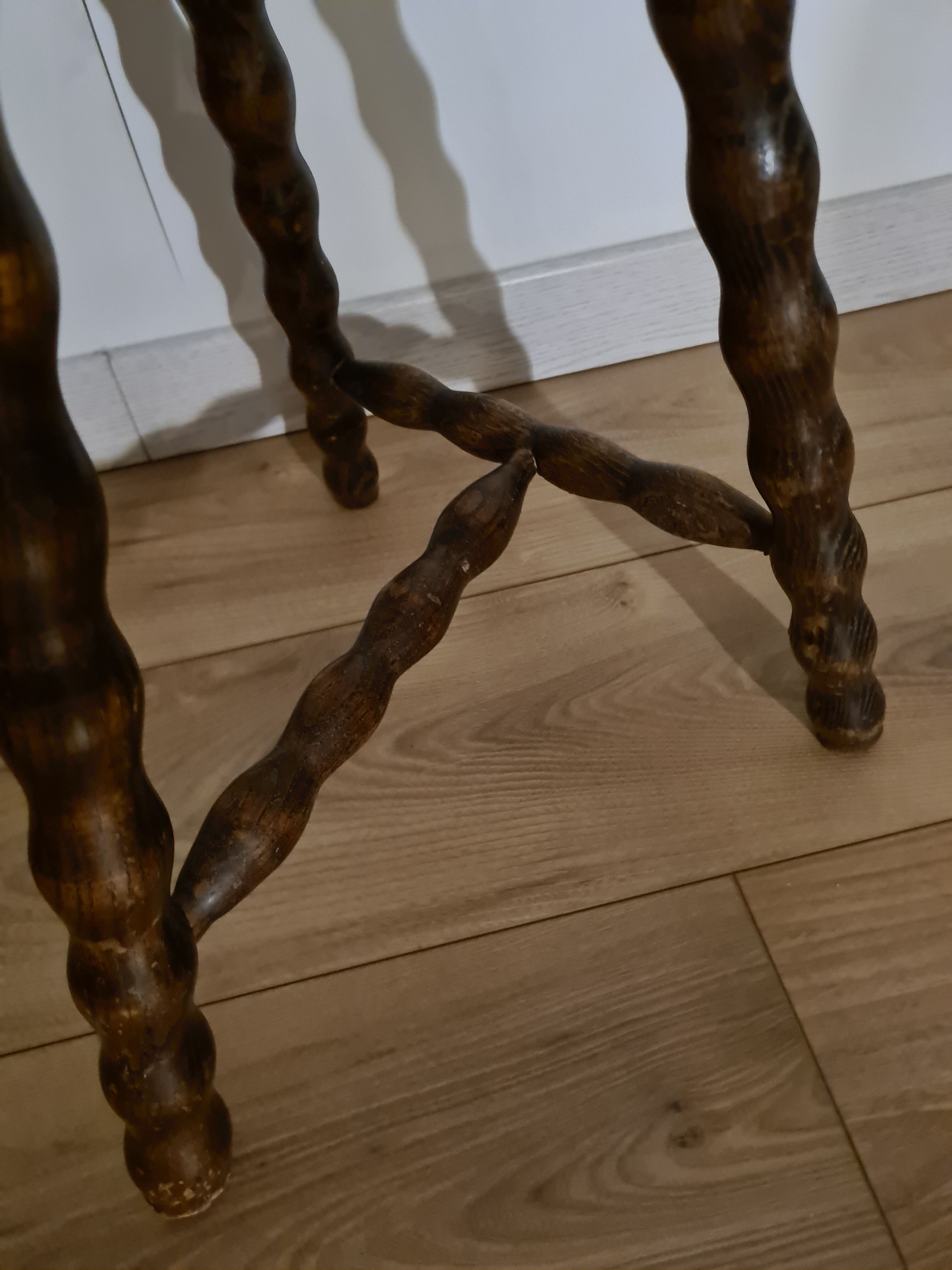 Tabouret tripode pieds torsadés XIXème siècle
