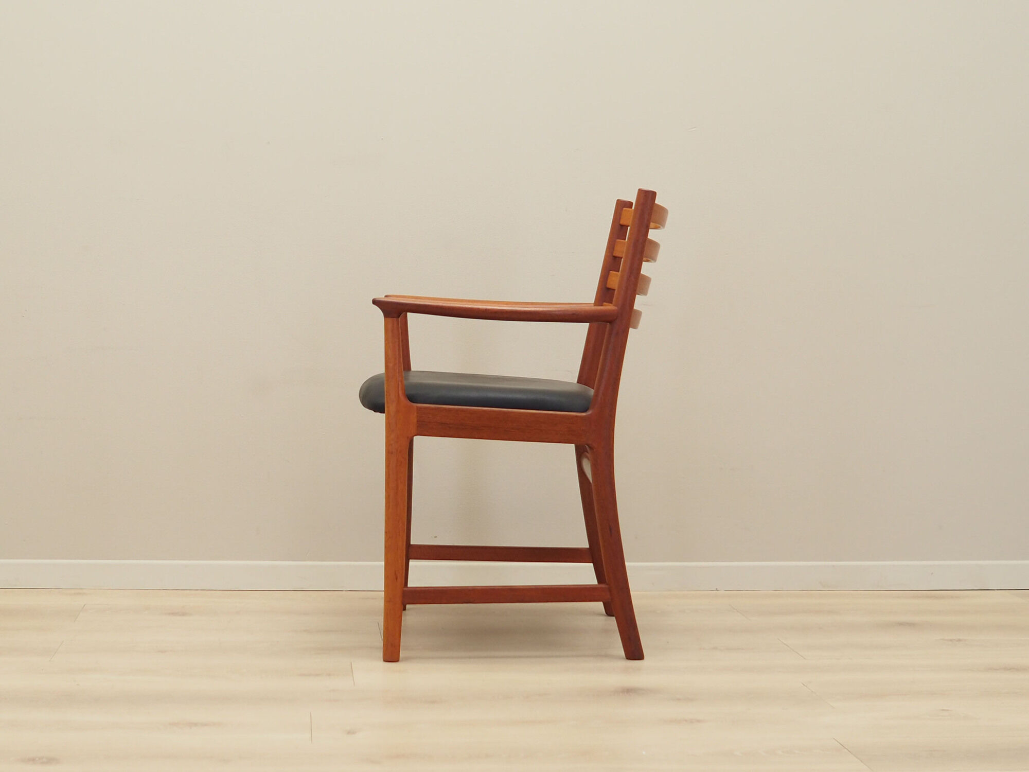 Chaise en teck design danois années 1970 production: Danemark