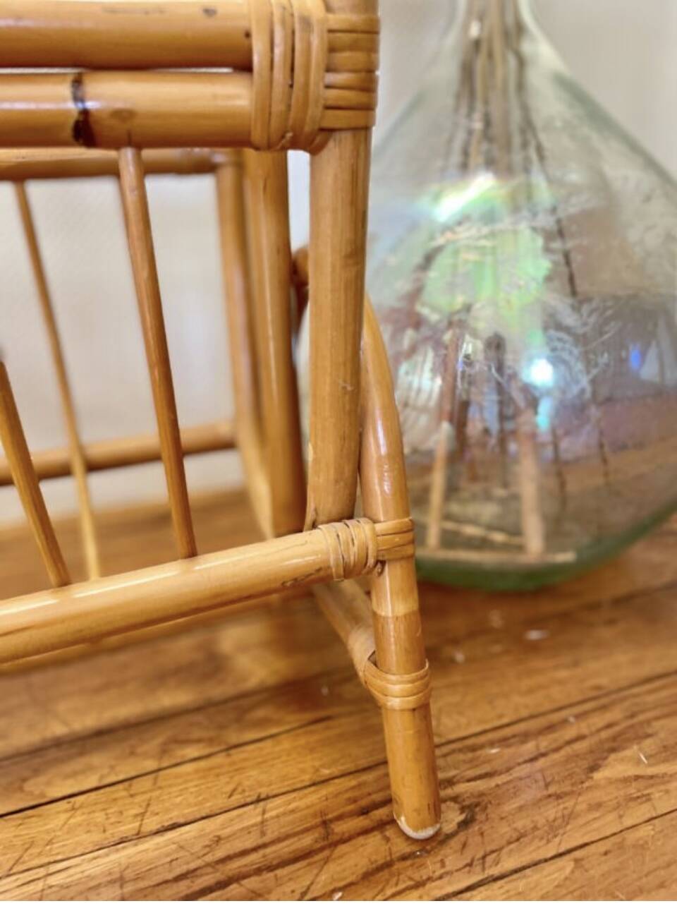 Vintage rattan magazine rack 1960/70