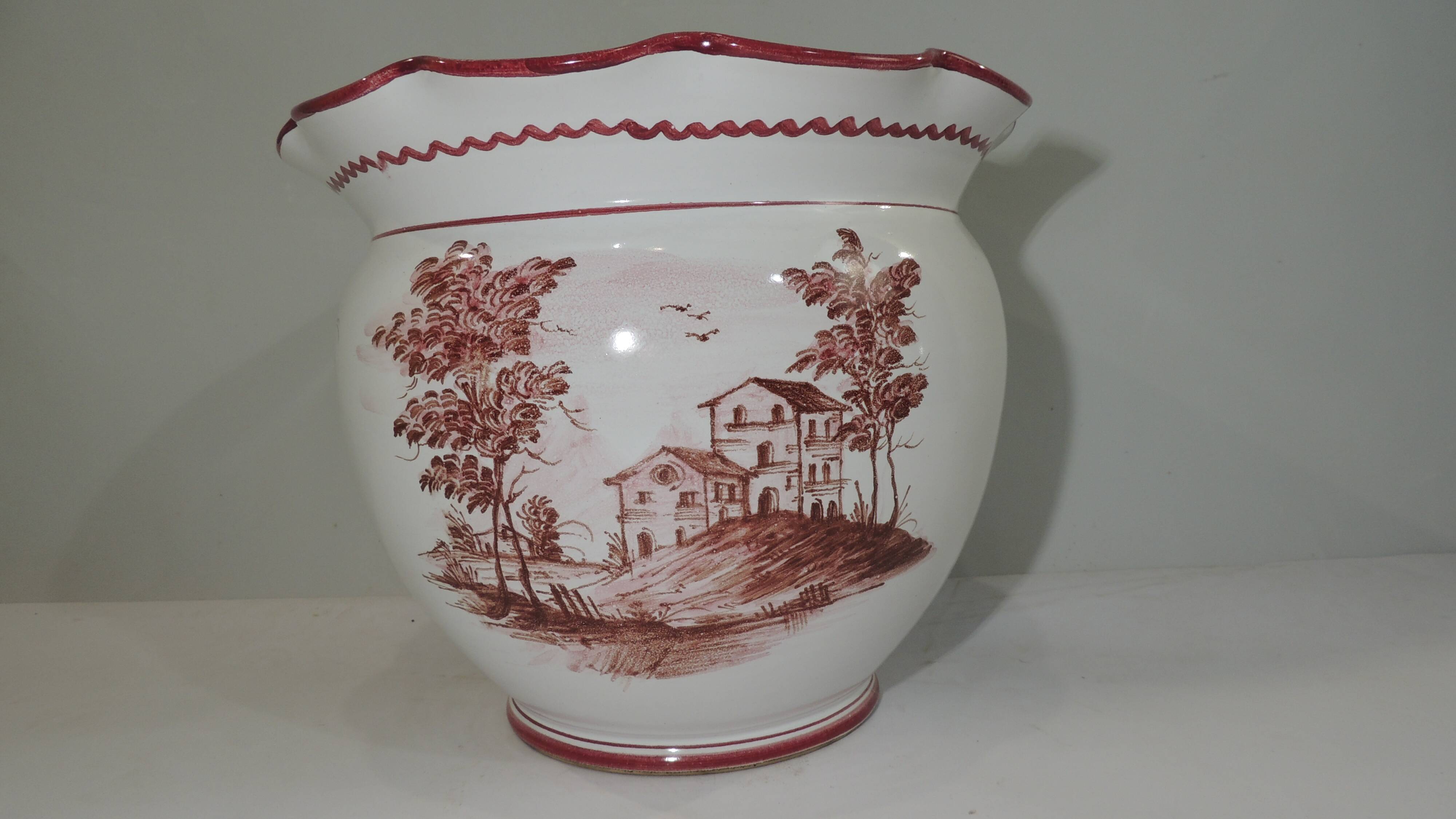 Earthenware/vintage plant pot