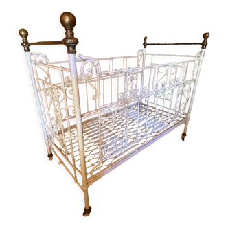 Cot or child nineteenth-twentieth in metal and brass, German manufacture