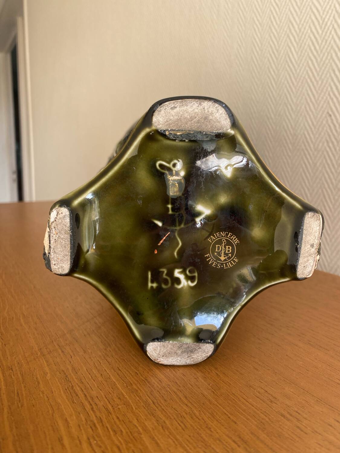 Art Nouveau slipware vase, Fives-Lille De Bruyn