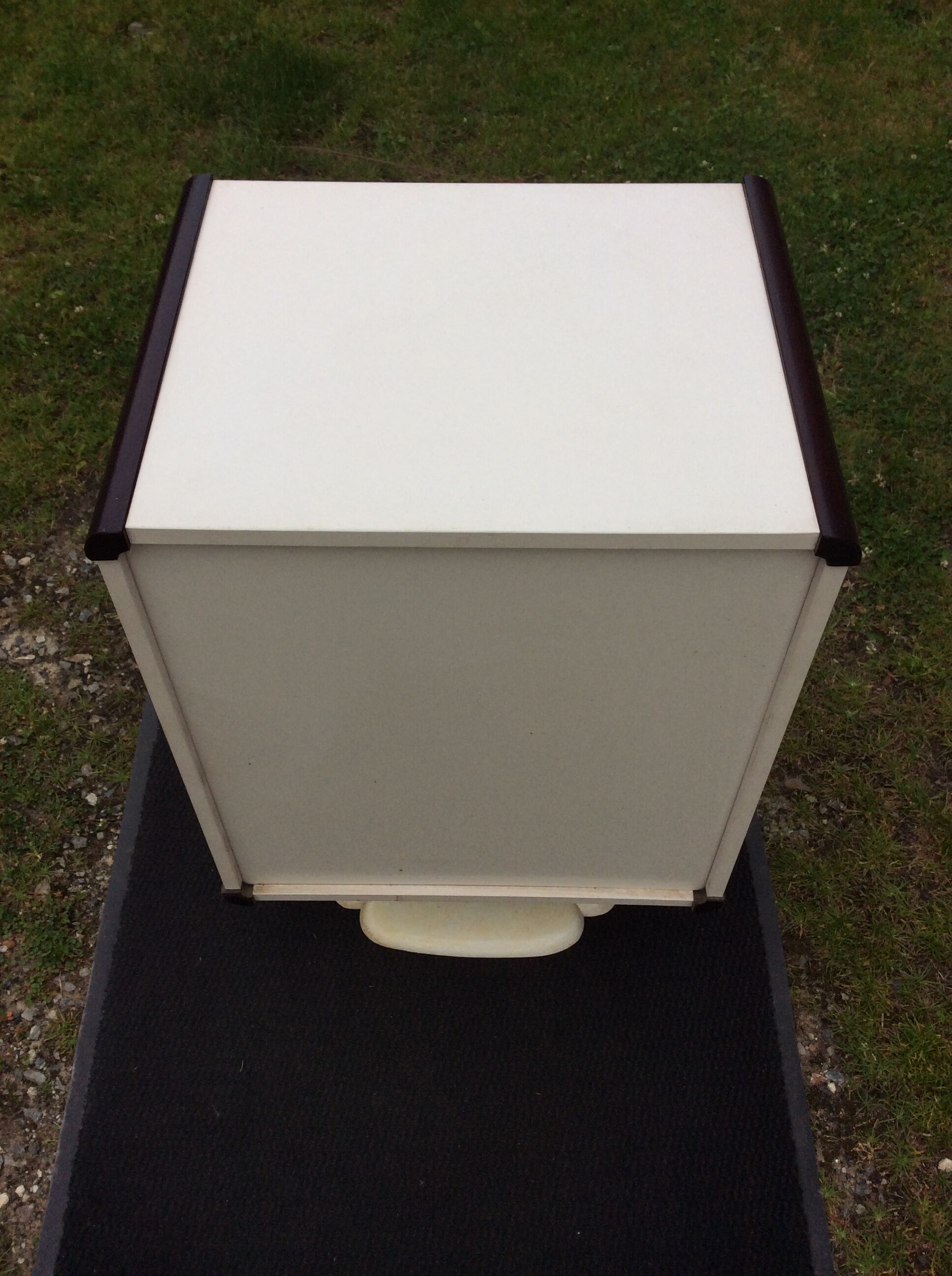 Chest of drawers vintage foot tulip white laquered (Gautier)