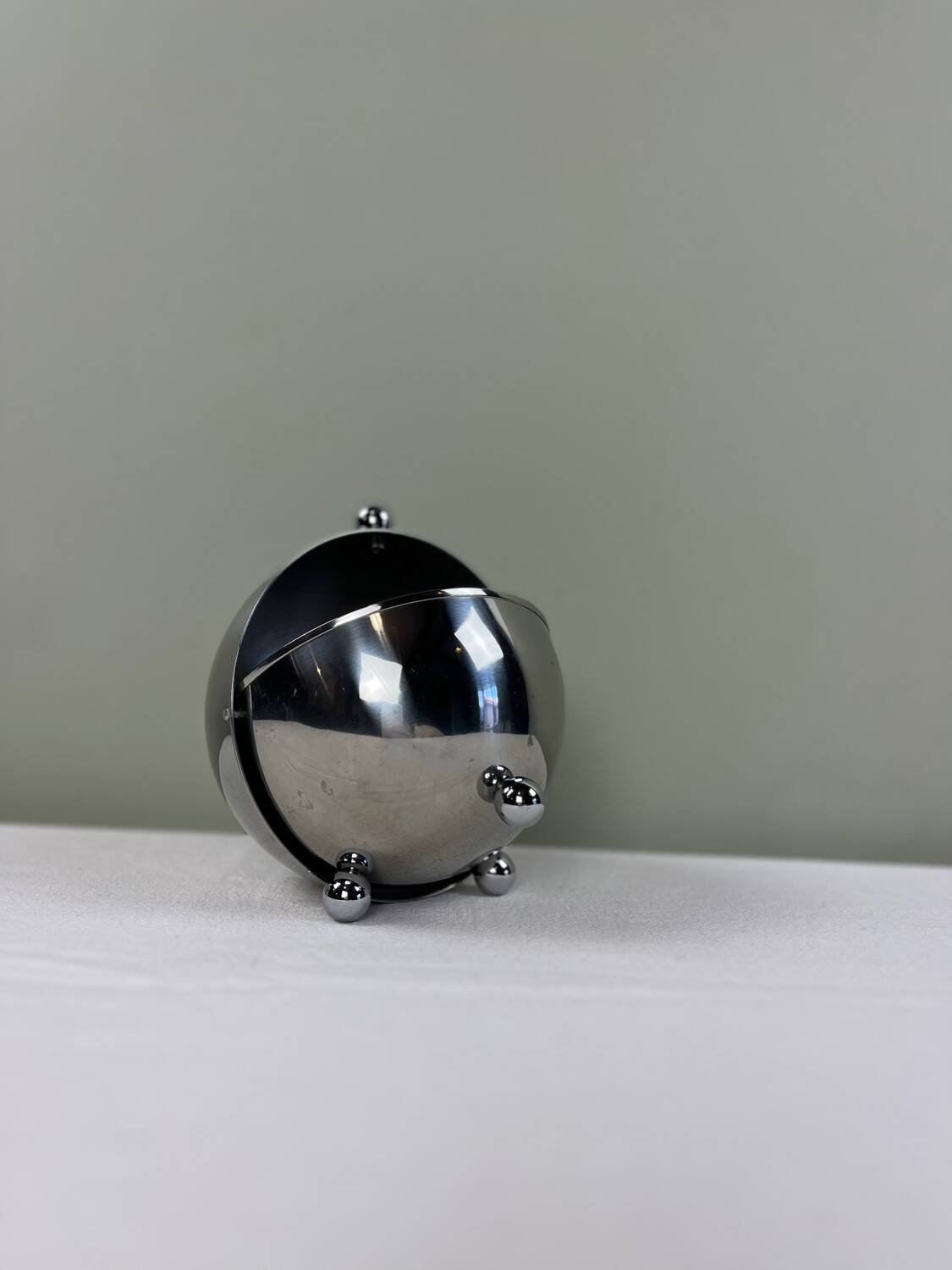 Tripod ball sugar bowl
