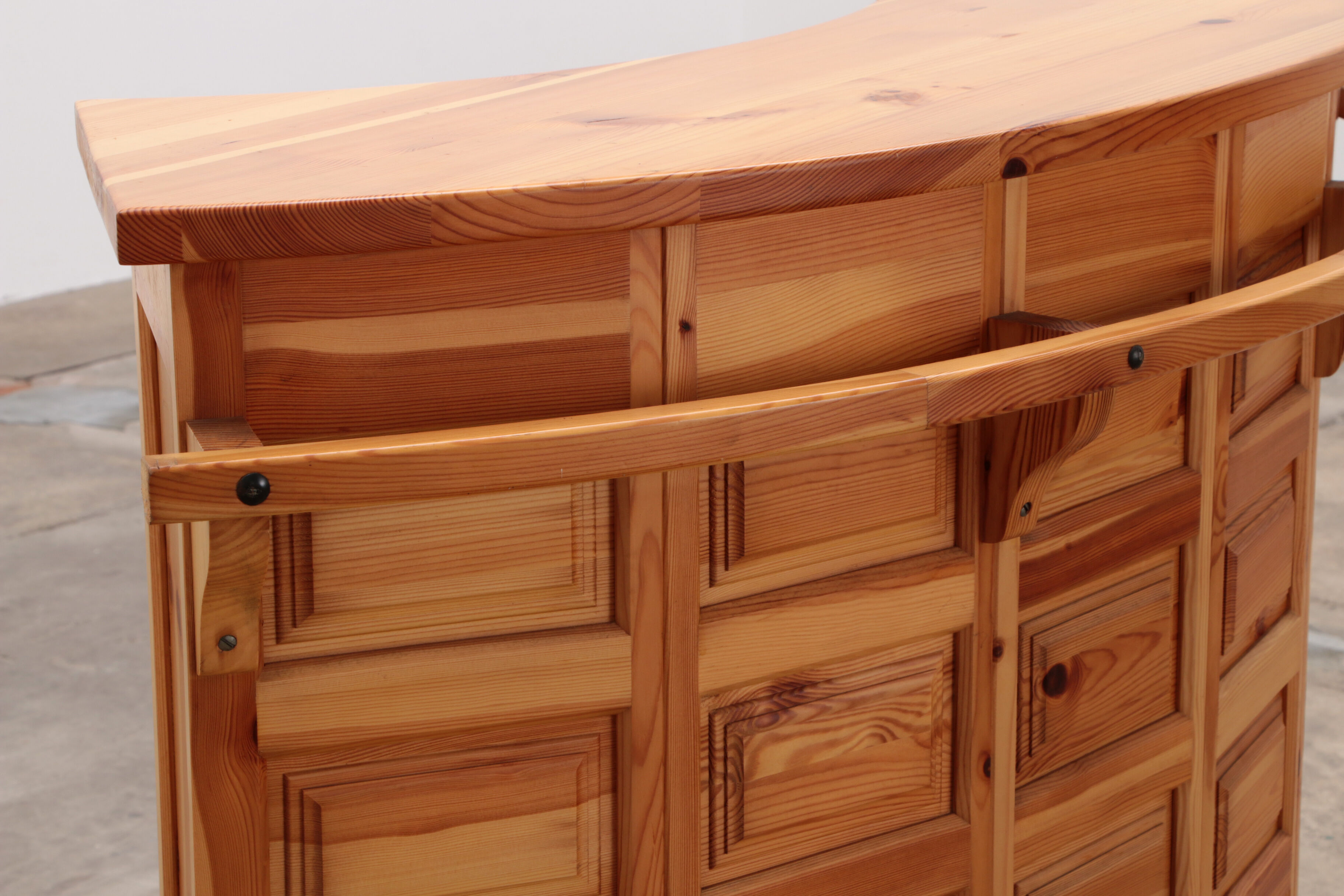 Brutalist mid-century wooden bar with 3 bar chairs, 1970s